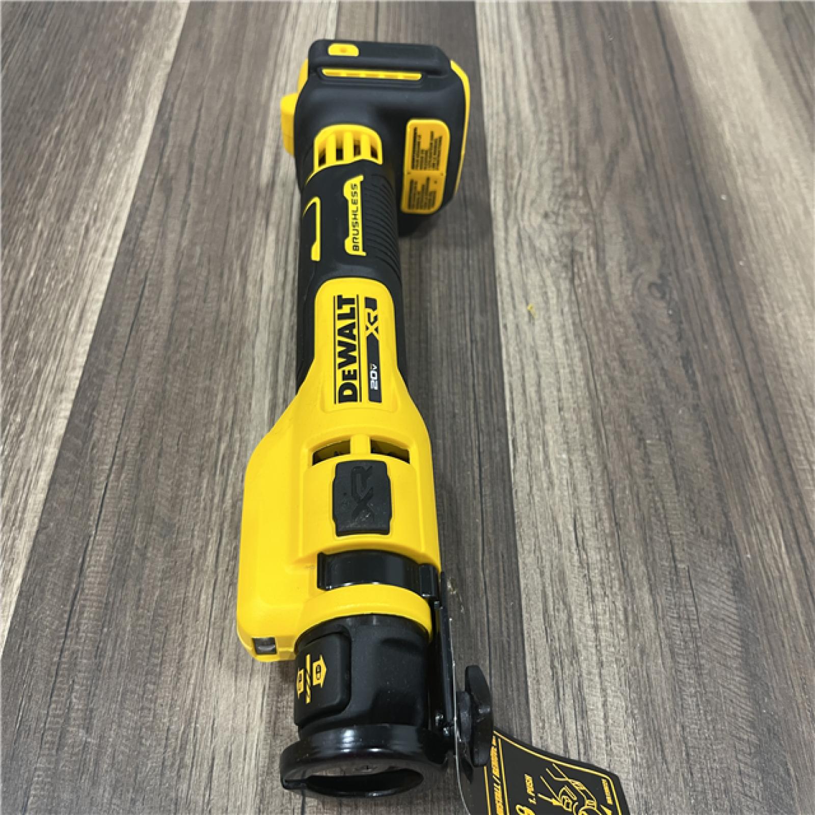 GOOD DEWALT 20V MAX Cordless Cut Out Tool