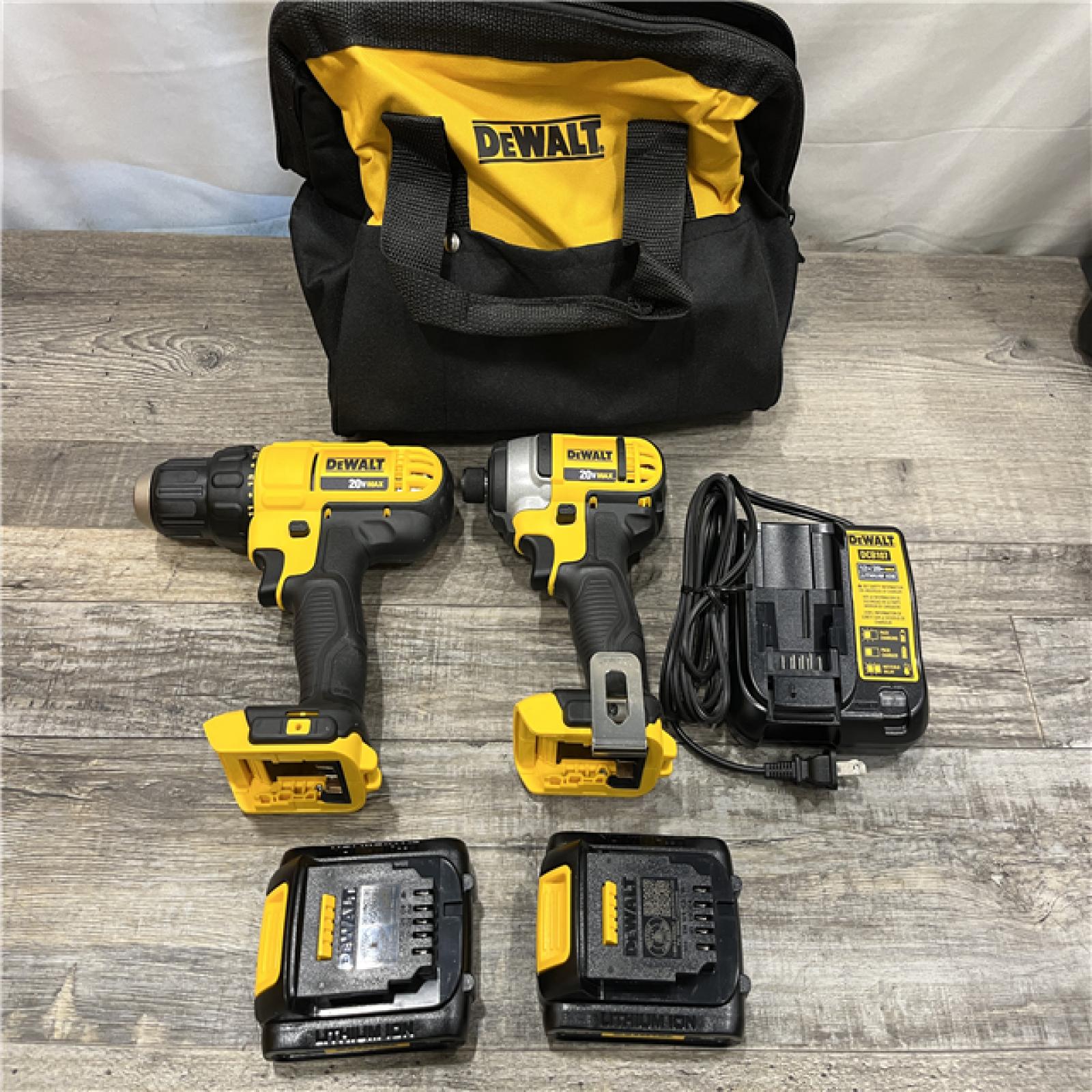 LIKE NEW - DEWALT 20V MAX Cordless Drill/Impact 2 Tool Combo Kit