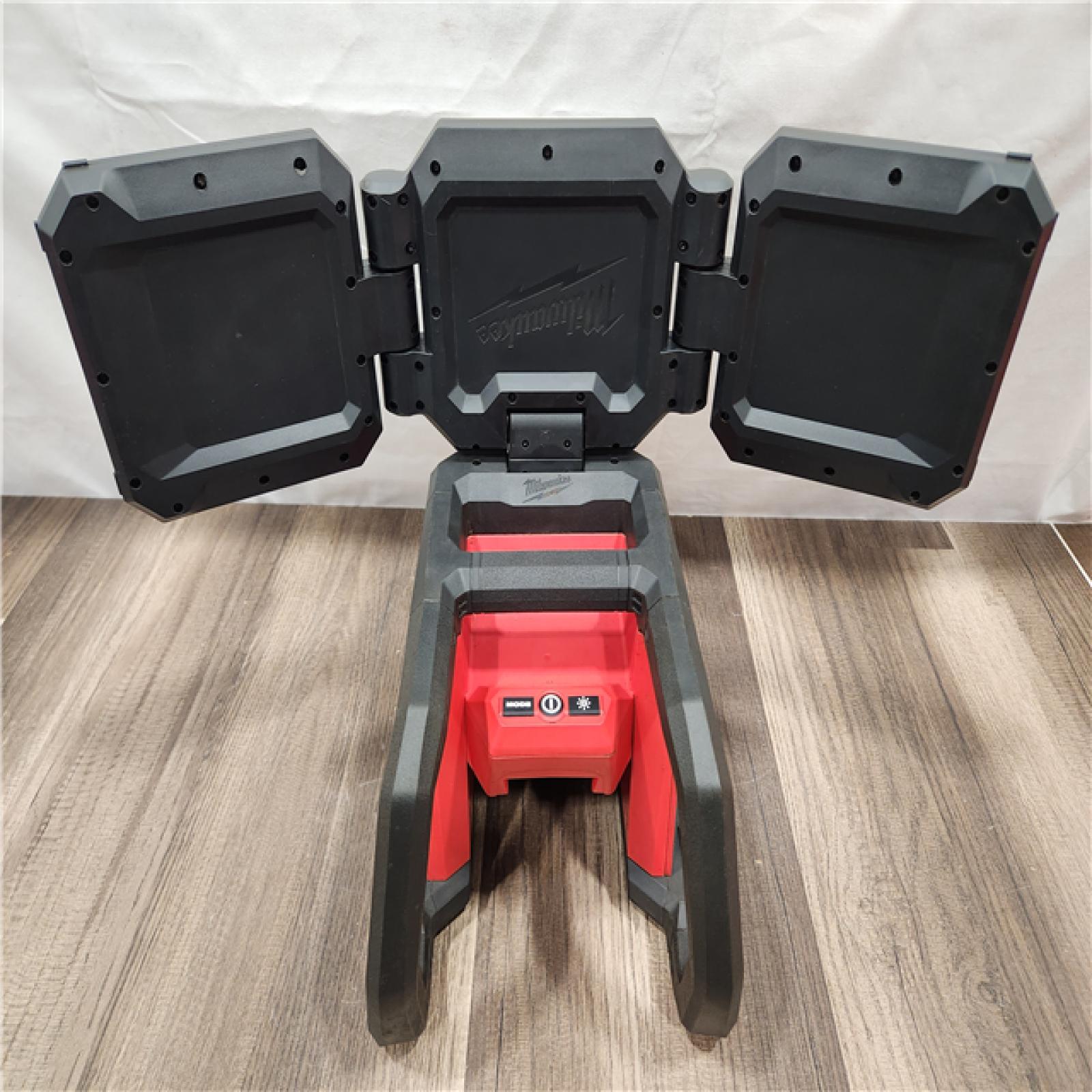 AS-IS- Milwaukee M18 4500 Lm LED Battery Handheld Flood Light (TOOL ONLY)