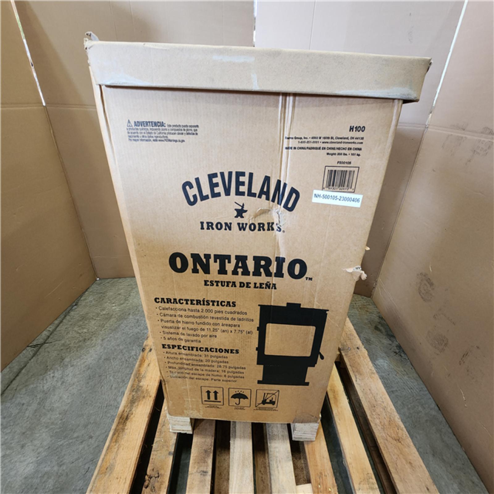 Phoenix NEW CLEVELAND IRON WORKS Heats up to 2 000 sq. ft. Ontario Wood Stove - Black (SEALED)