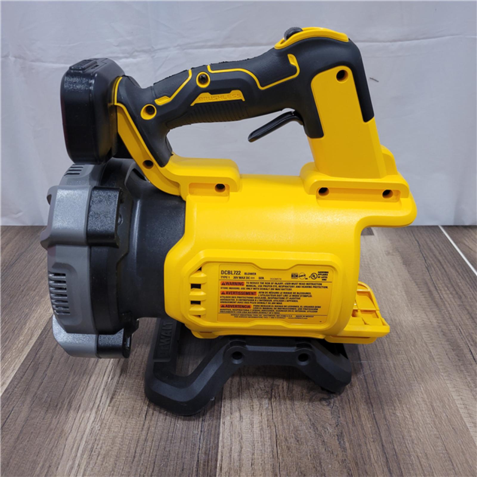 AS-IS   DEWALT 20V MAX* XR Brushless Cordless Handheld Blower Kit