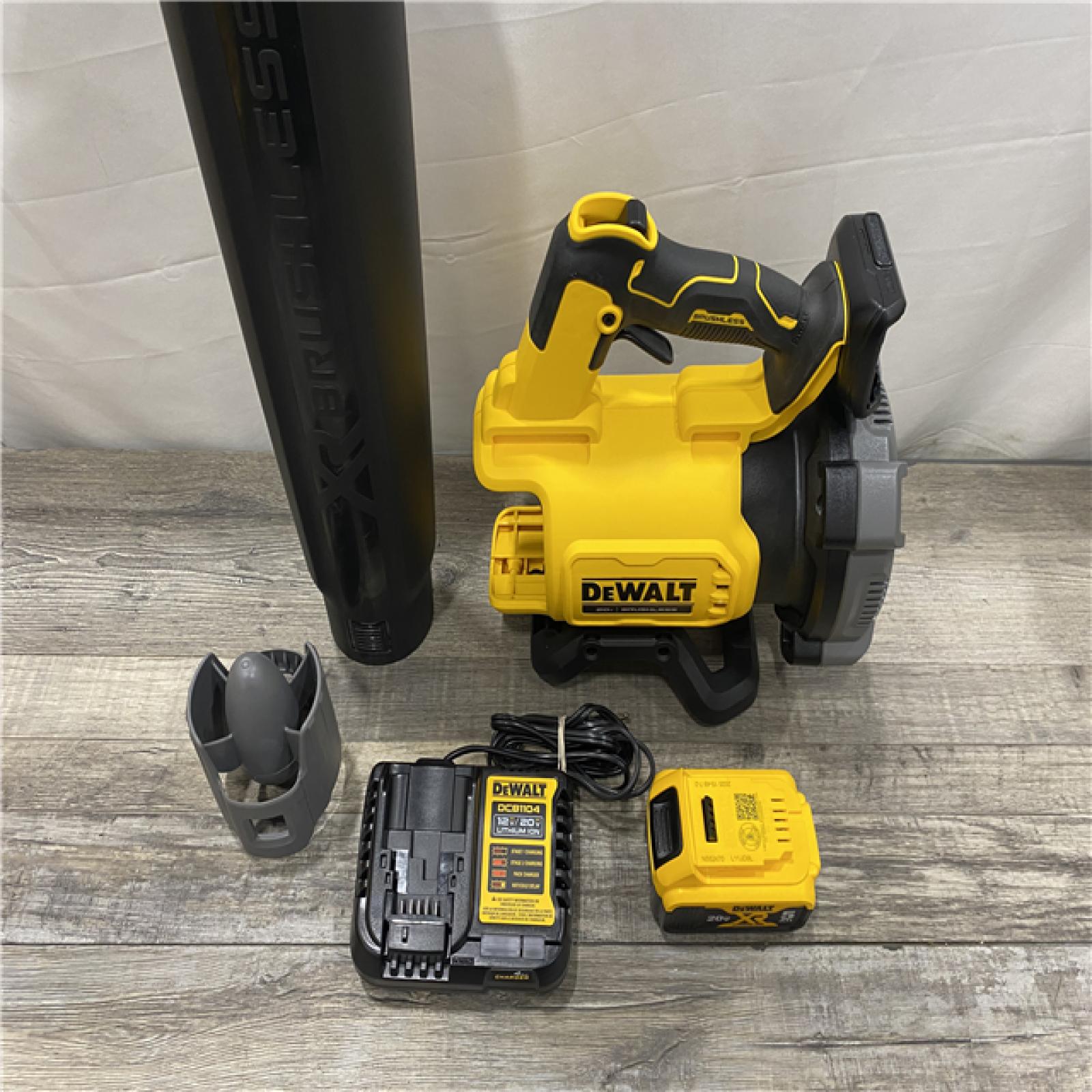 AS-IS DEWALT 20V MAX* XR Brushless Cordless Handheld Blower Kit