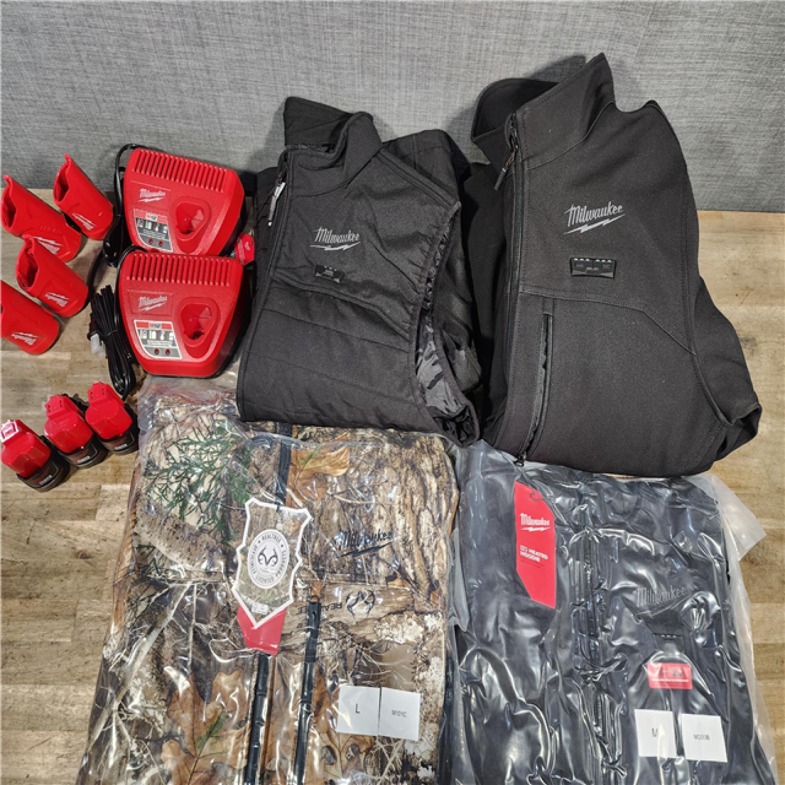 HOUSTON LOCATION - AS-IS MILWAUKEE 4 HEATED CLOTHING COMBO KIT