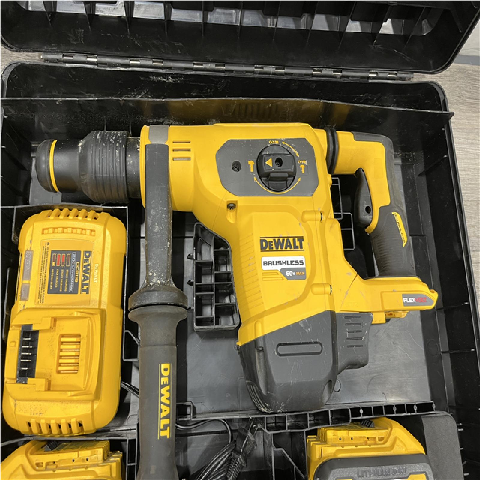 AS-IS DEWALT FLEXVOLT 60V MAX Cordless Brushless 1-9/16 in. SDS MAX Combination Rotary Hammer Kit