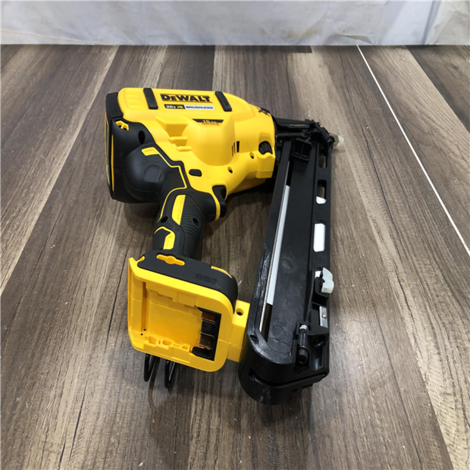 AS-IS DEWALT 20V MAX XR Lithium-Ion Cordless 15-Gauge Angled Finish Nailer (Tool Only)