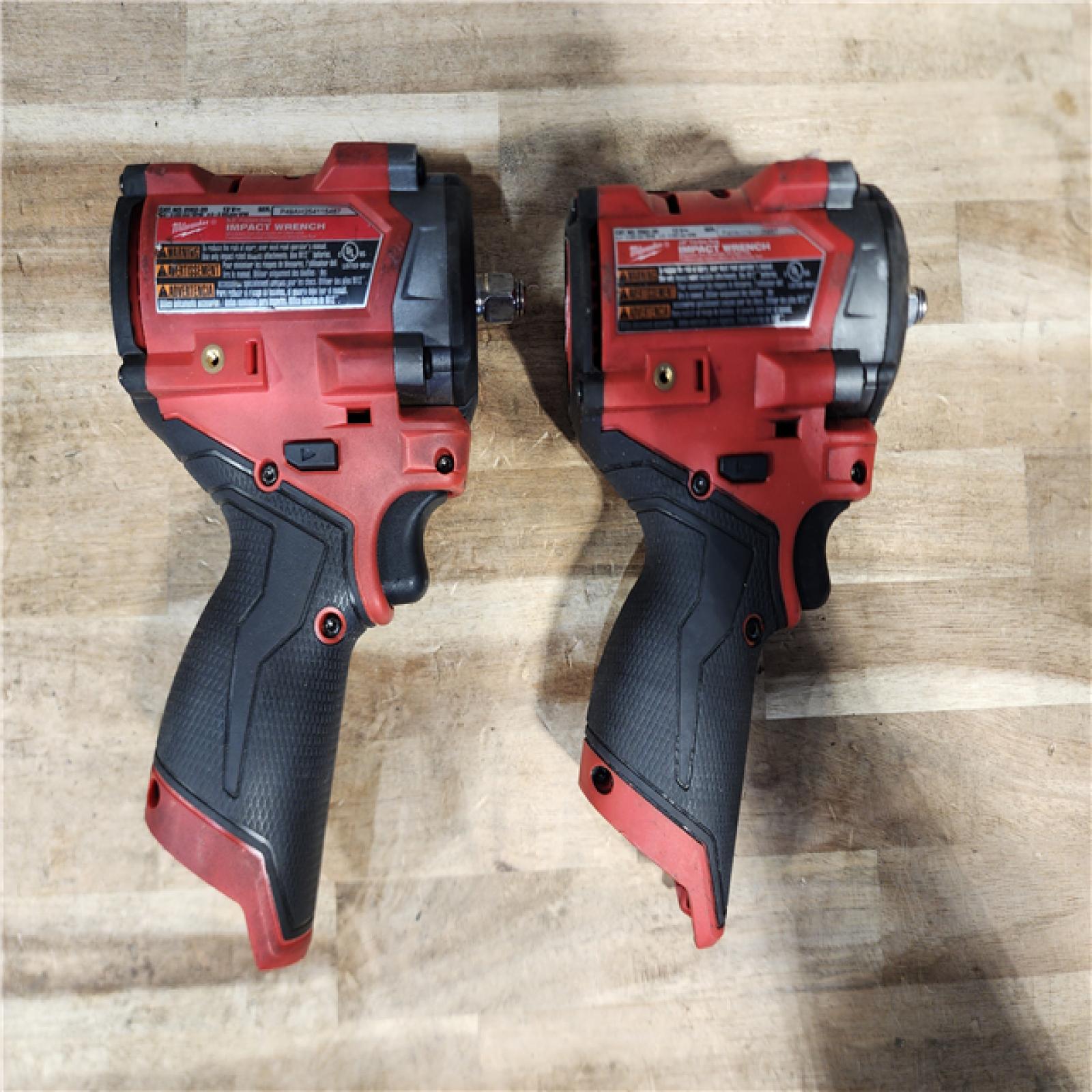 HOUSTON LOCATION - AS-IS Milwaukee 2 Tool Combo Kit W/ (2) Battery & Charger