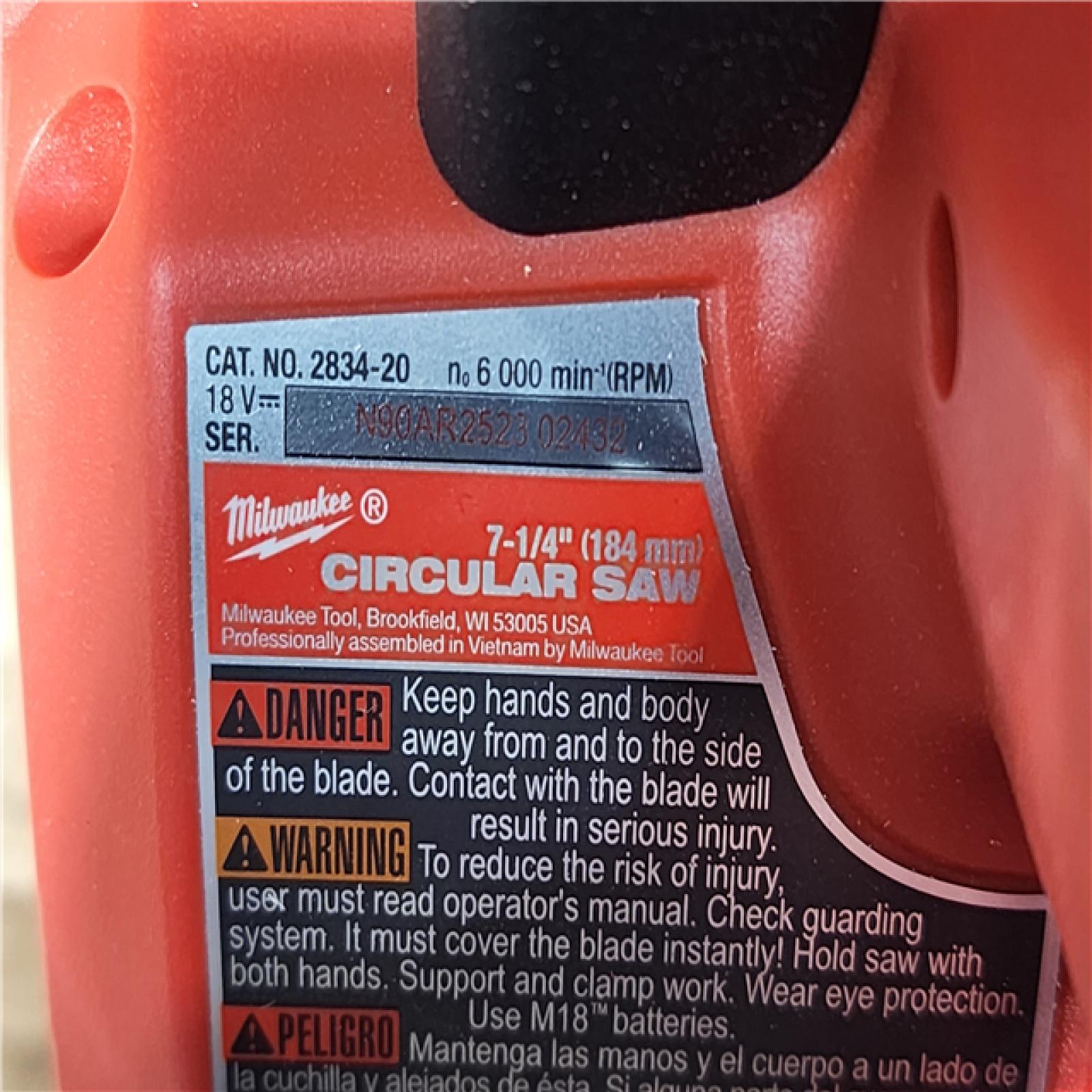 HOUSTON LOCATION - AS-IS Milwaukee FUEL 18V Lithium-Ion Brushless Cordless 7-1/4 in. Circular Saw (Tool-Only)