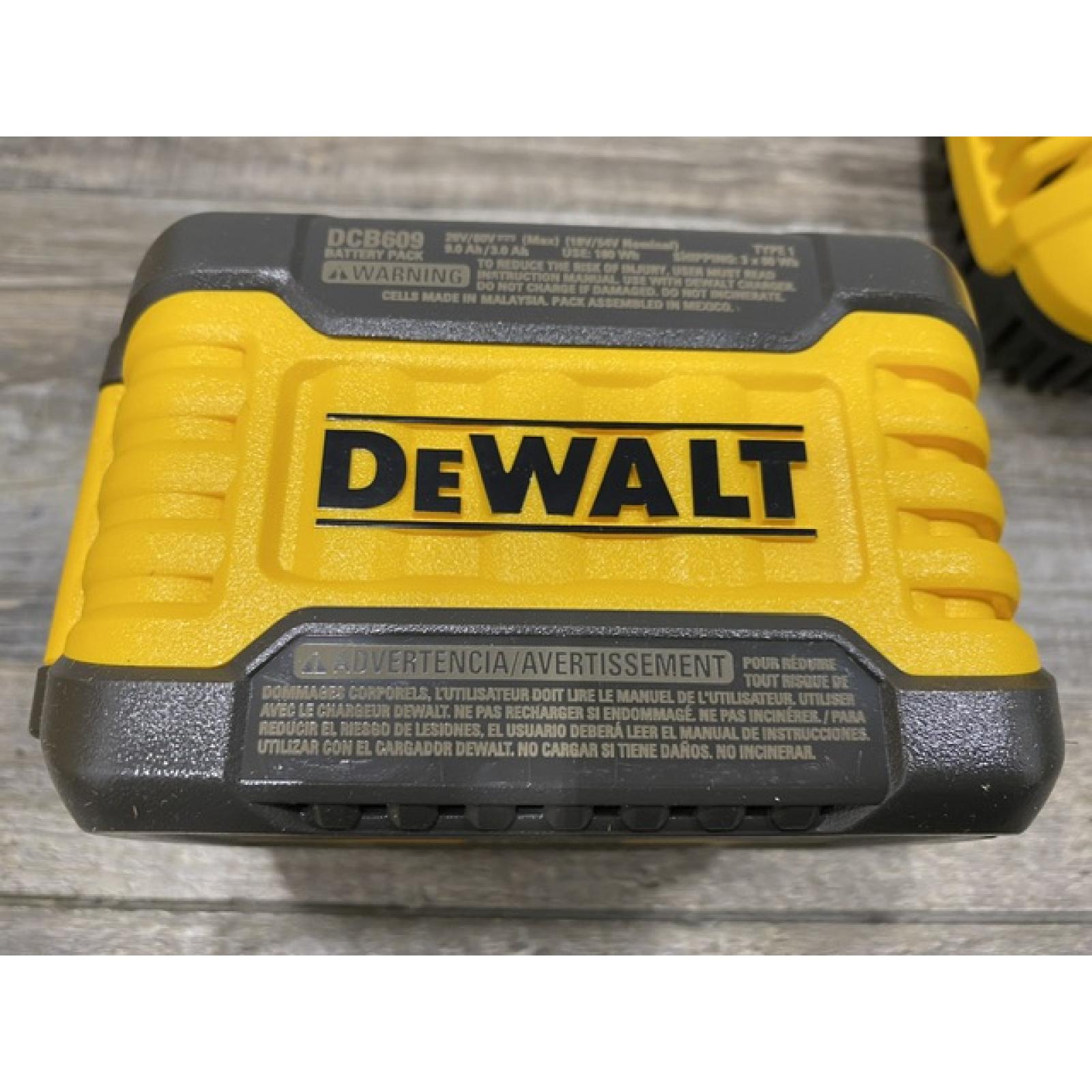 AS-IS DEWALT 20V/60V MAX FLEXVOLT Lithium-Ion 9.0Ah Battery and Charger Starter Kit