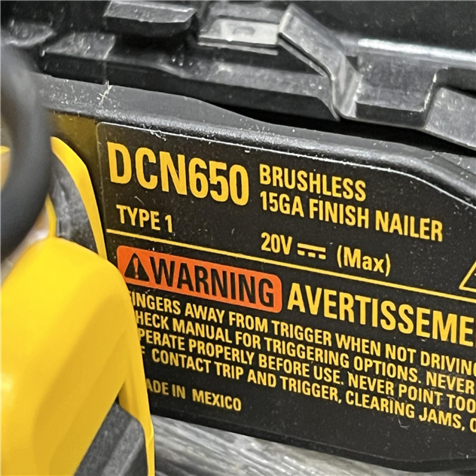 AS-IS DEWALT 20V MAX XR Lithium-Ion Cordless 2-1/2 in. 15-Gauge Finish Nailer Kit