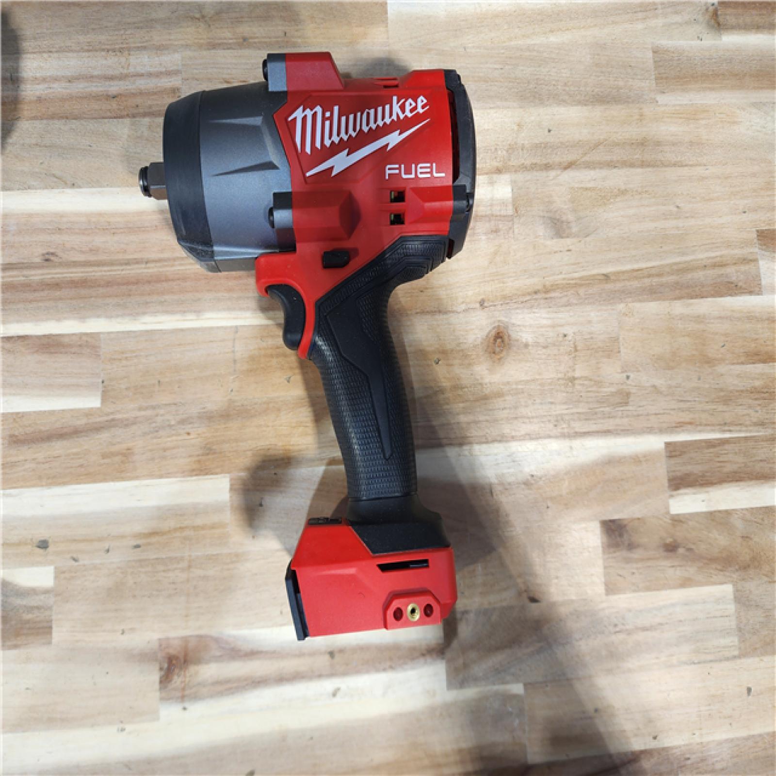 HOUSTON LOCATION - AS-IS Milwaukee  FUEL 18V Lithium-Ion Brushless Cordless 1/2 in. Impact Wrench w/Friction Ring Kit