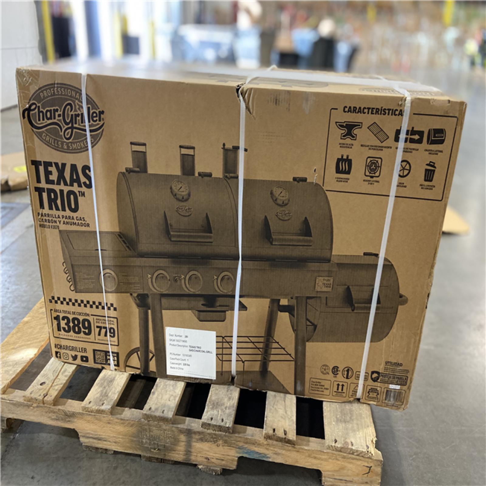 DALLAS LOCATION - Char-Griller Texas Trio 4-Burner Dual Fuel Grill with Smoker in Black