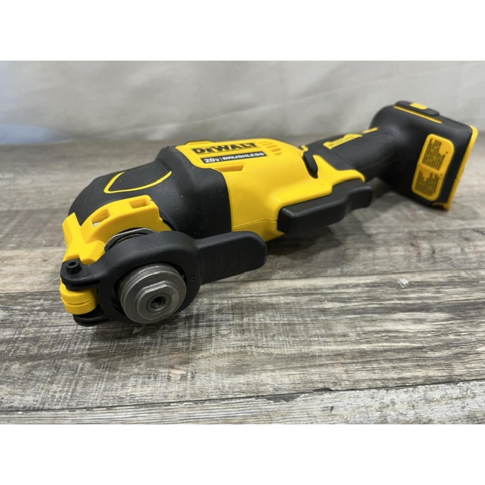 AS-IS DEWALT ATOMIC 20V MAX Lithium-Ion Cordless Brushless Oscillating Tool Kit
