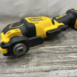 AS-IS DEWALT ATOMIC 20V MAX Lithium-Ion Cordless Brushless Oscillating Tool Kit