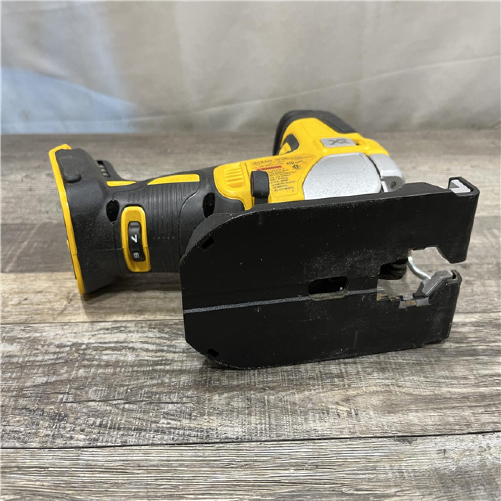 AS-IS DEWALT 20V MAX XR Cordless Barrel Grip Jigsaw (Tool Only)