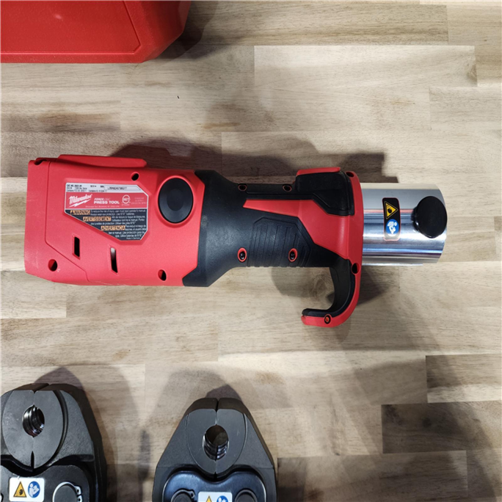 HOUSTON LOCATION - AS-IS (APPEARS LIKE NEW) Milwaukee 2922-22M M18 FORCE LOGIC Press Tool Kit W/ One-Key with 1/4 -7/8 Streamline ACR Jaws