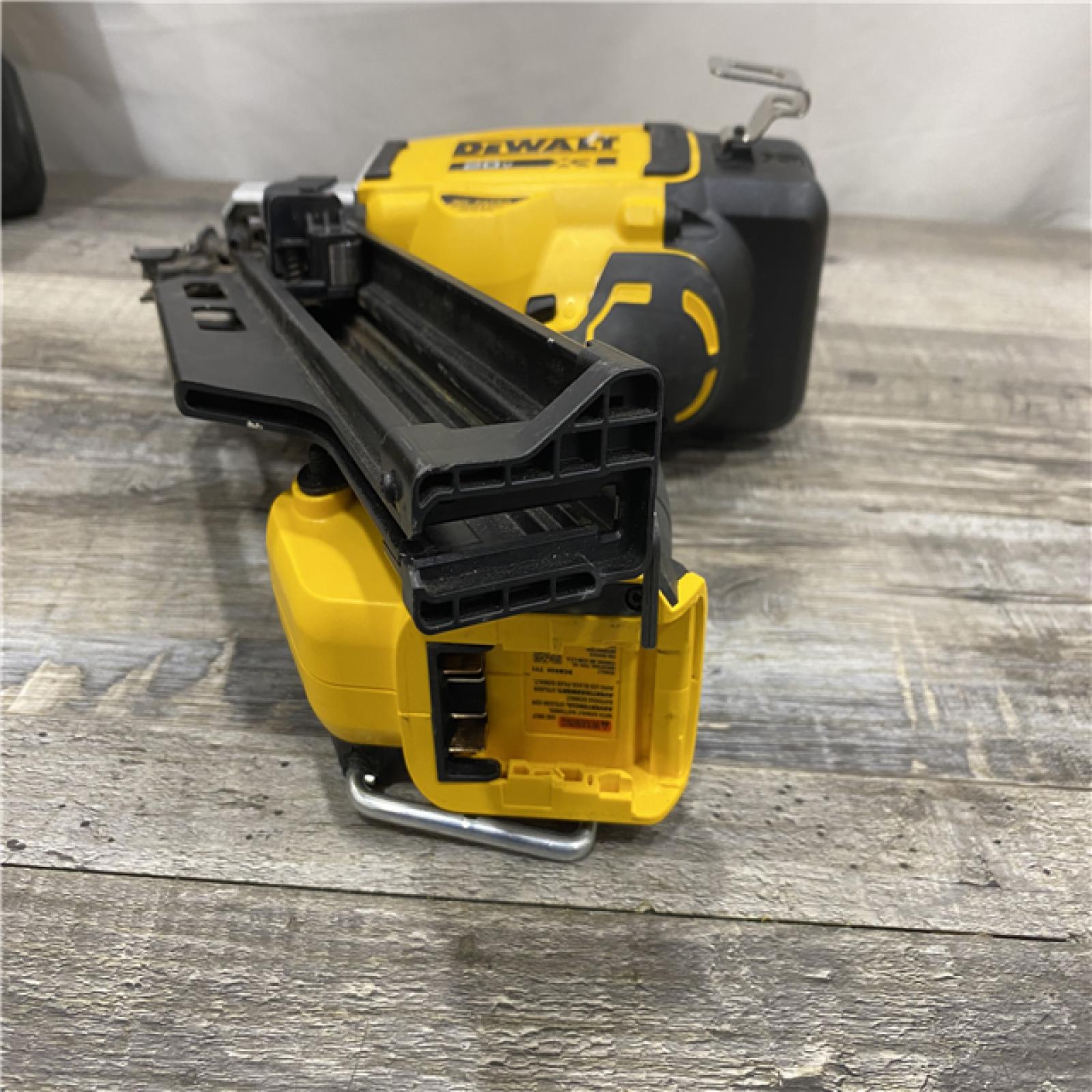 AS-IS DEWALT 20V 30 Degree Cordless Framing Nailer (Tool-Only)