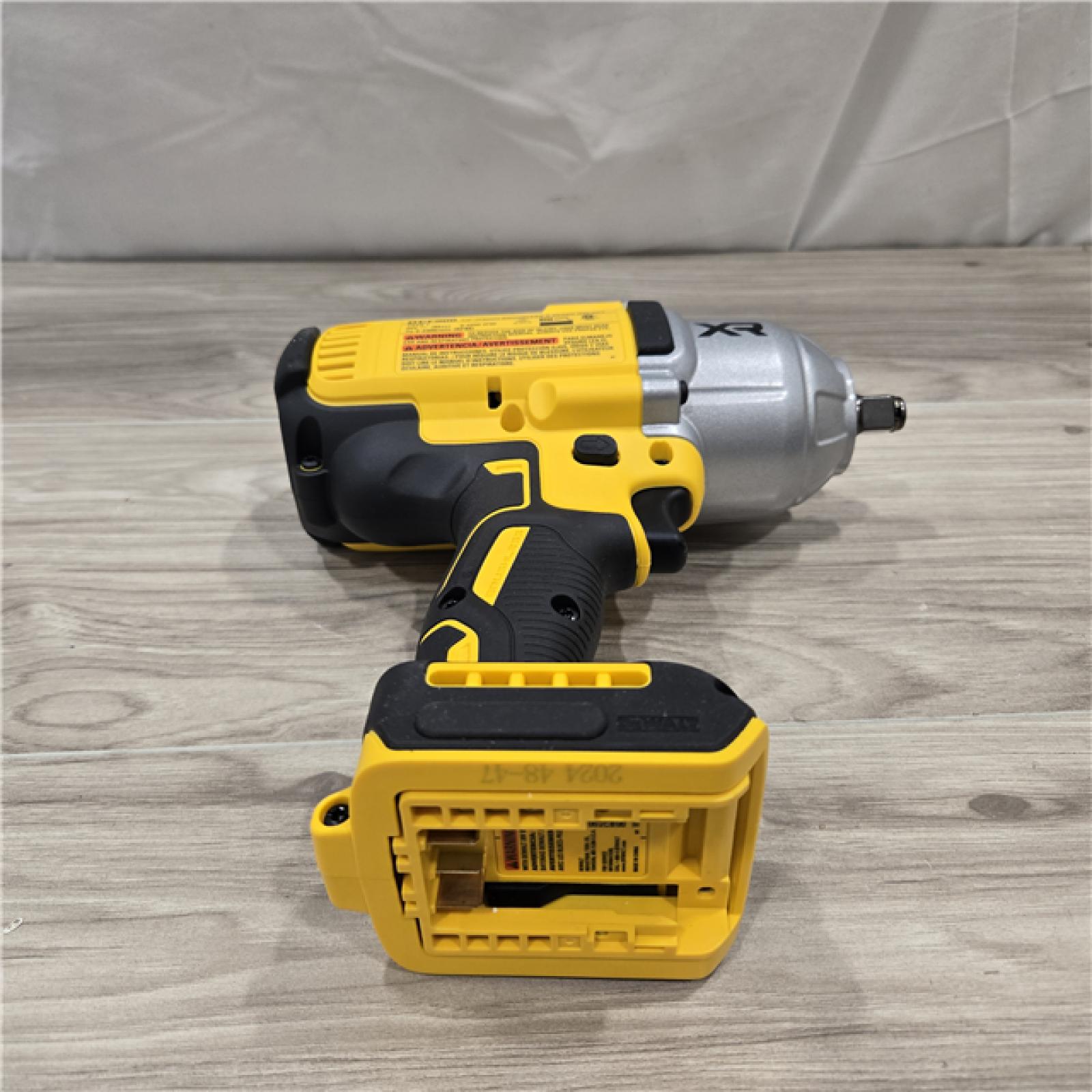 AS-IS Dewalt 20V MAX Lithium-Ion Cordless 1/2 in. Impact Wrench Kit