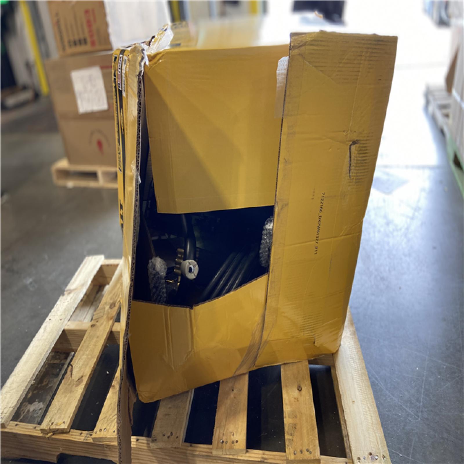 DALLAS LOCATION - DEWALT 4400 PSI 4.0 GPM Cold Water Gas Pressure Washer