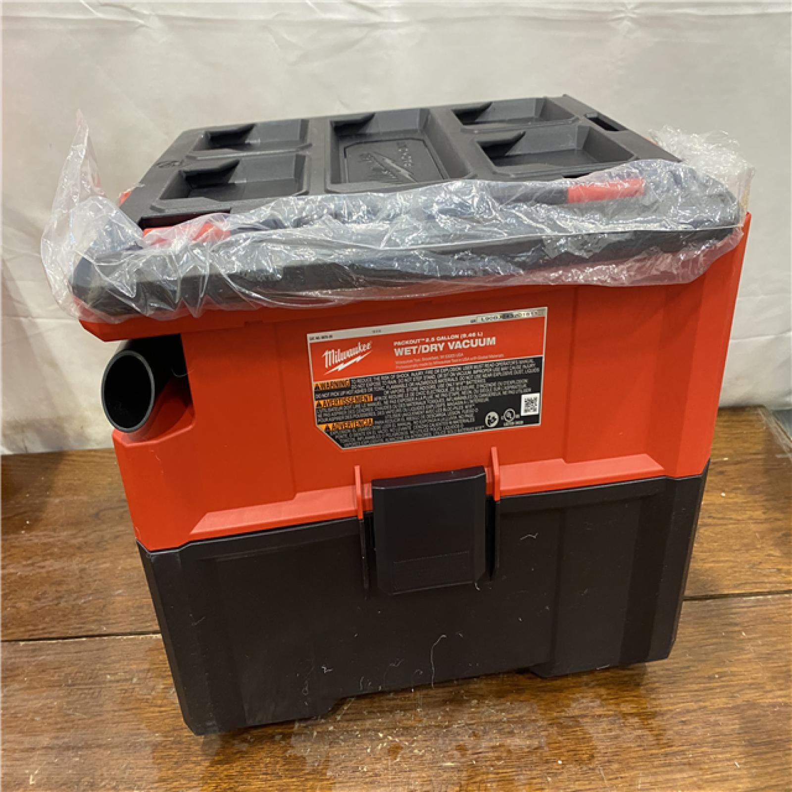 AS-IS MILWAUKEE M18 FUEL PACKOUT 18-Volt Lithium-Ion Cordless 2.5 Gal. Wet/Dry Vacuum (Vacuum-Only)