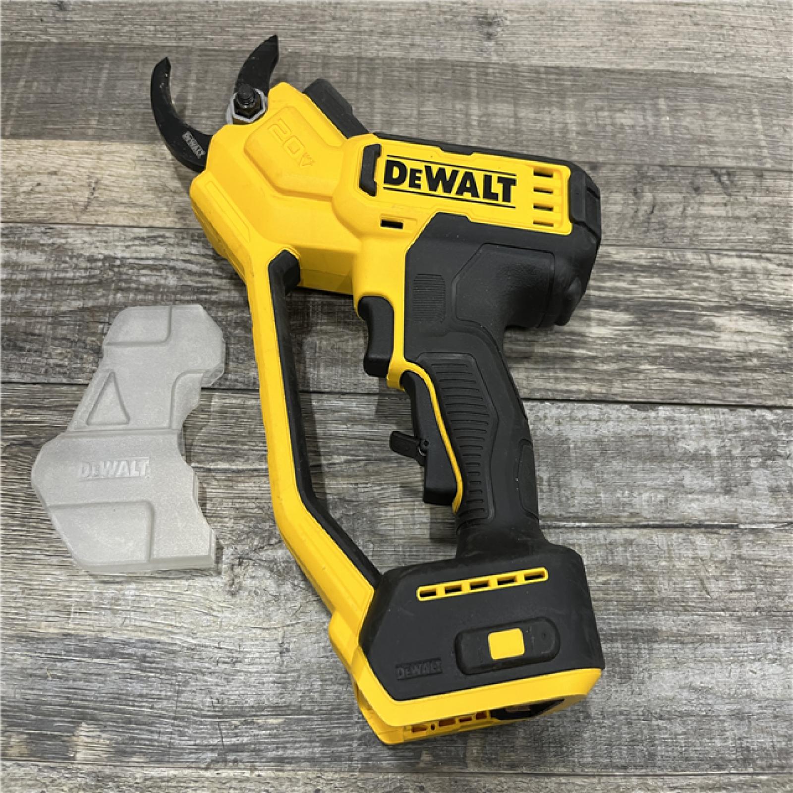 AS-IS DEWALT 20V MAX Cordless Battery Powered Pruner Kit