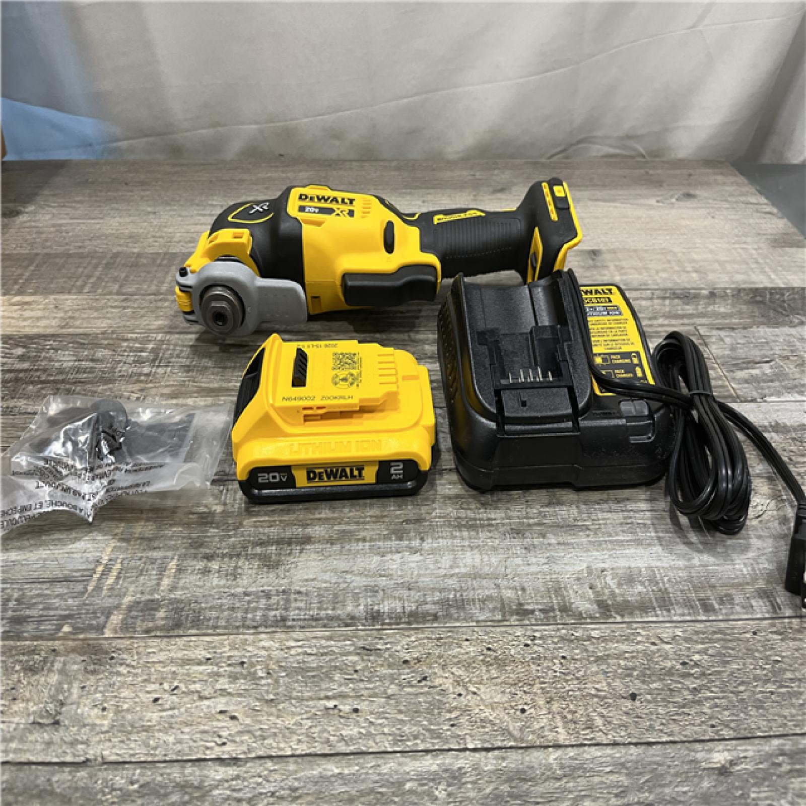 AS-IS DEWALT 20V MAX XR Cordless Brushless 3-Speed Oscillating Multi Tool Kit