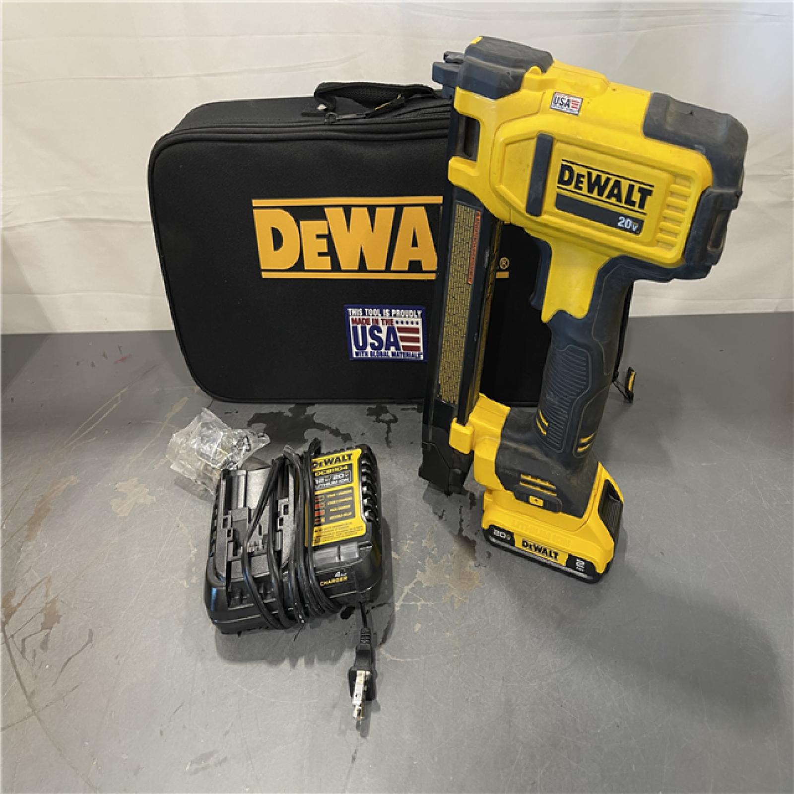 AS-IS - Dewalt 20V MAX Lithium-Ion Cordless Cable Stapler Kit