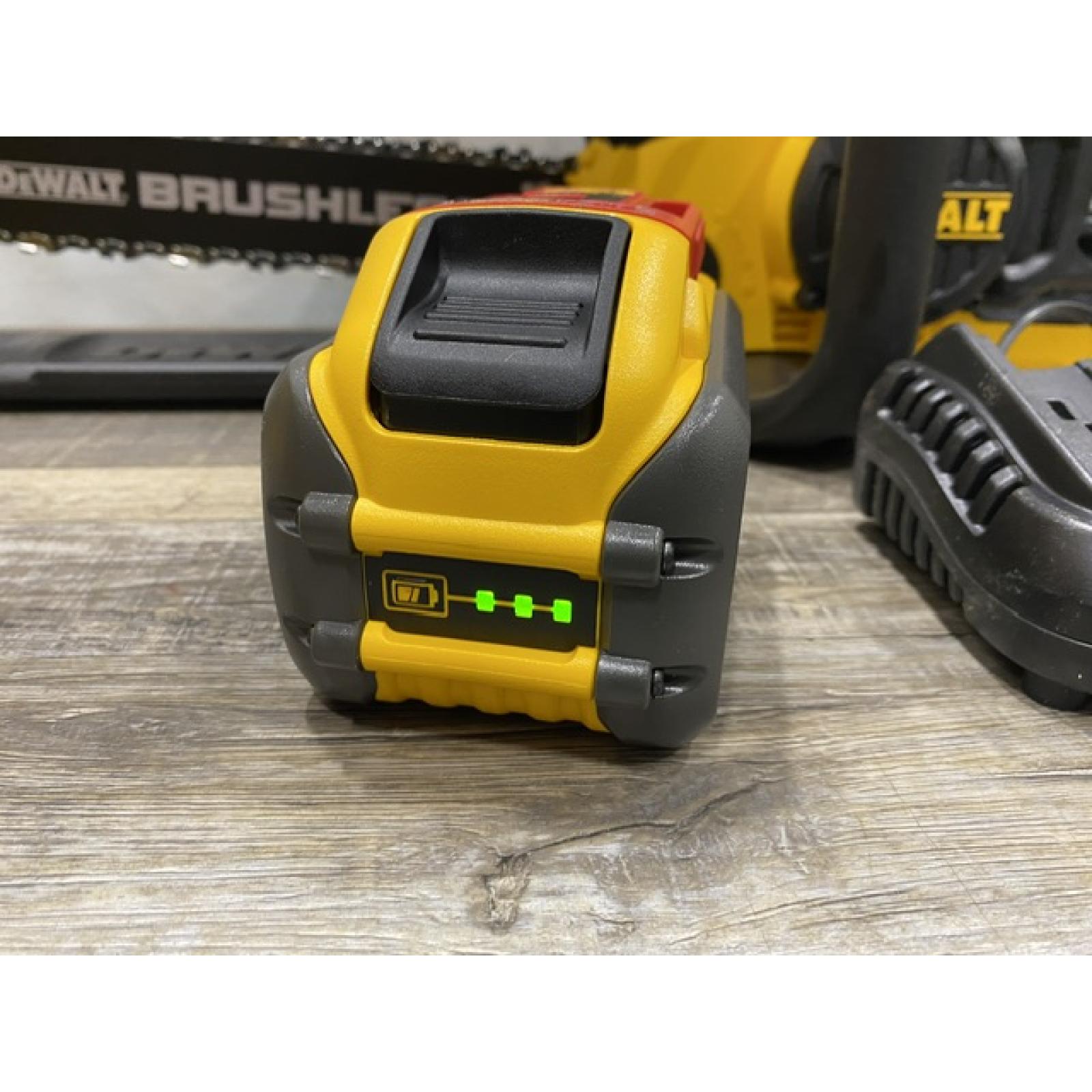 AS-IS DEWALT 60V MAX FLEXVOLT Lithium-Ion Brushless Cordless 16 Chainsaw Kit