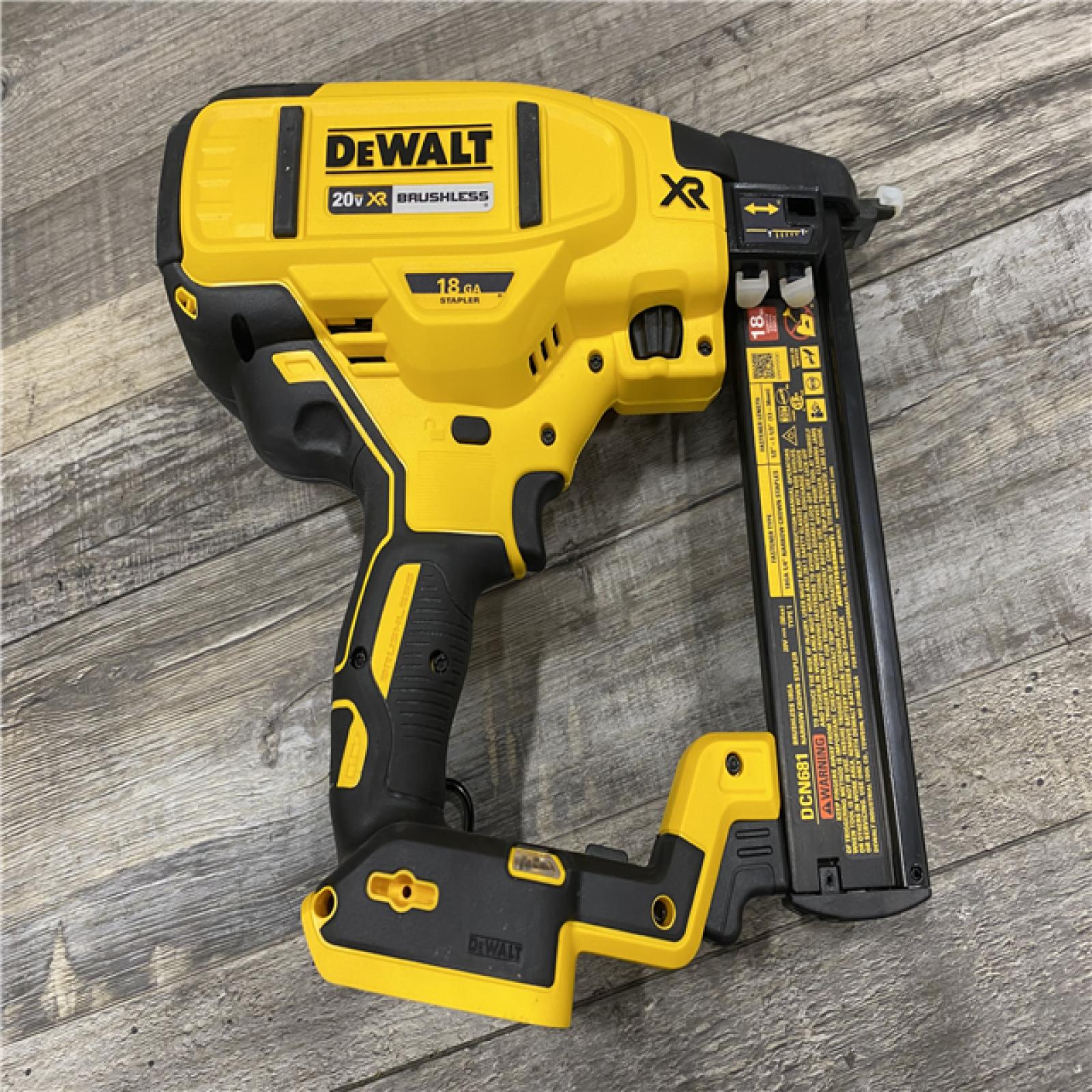 AS-IS DEWALT 20V MAX XR Lithium-Ion Cordless 18-Gauge Narrow Crown Stapler Kit