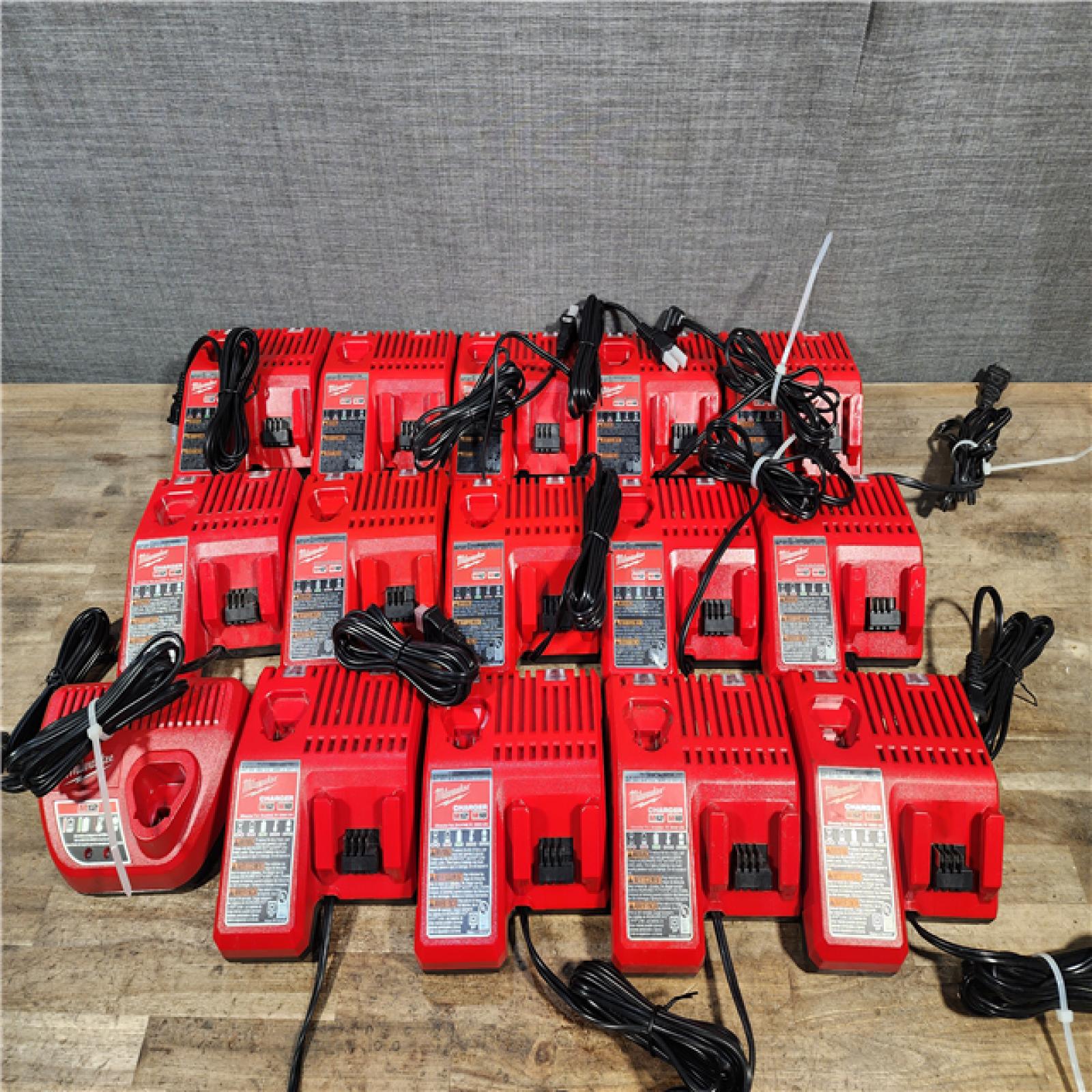 HOUSTON LOCATION - AS-IS MILWAUKEE BATTERY CHARGER PACK QTY - 15