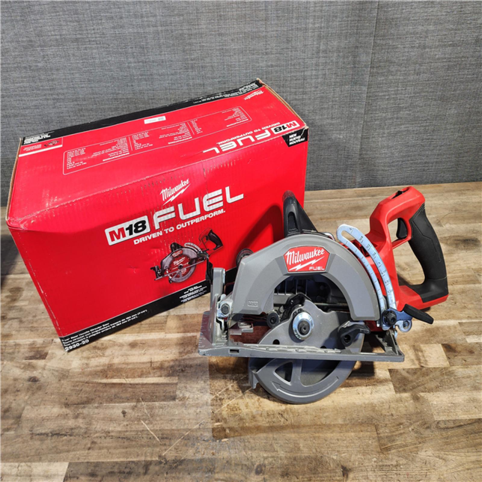 HOUSTON LOCATION - AS-IS MILWAUKEE 7-1/4 REAR HANDLE CIRCULAR SAW (TOOL ONLY)