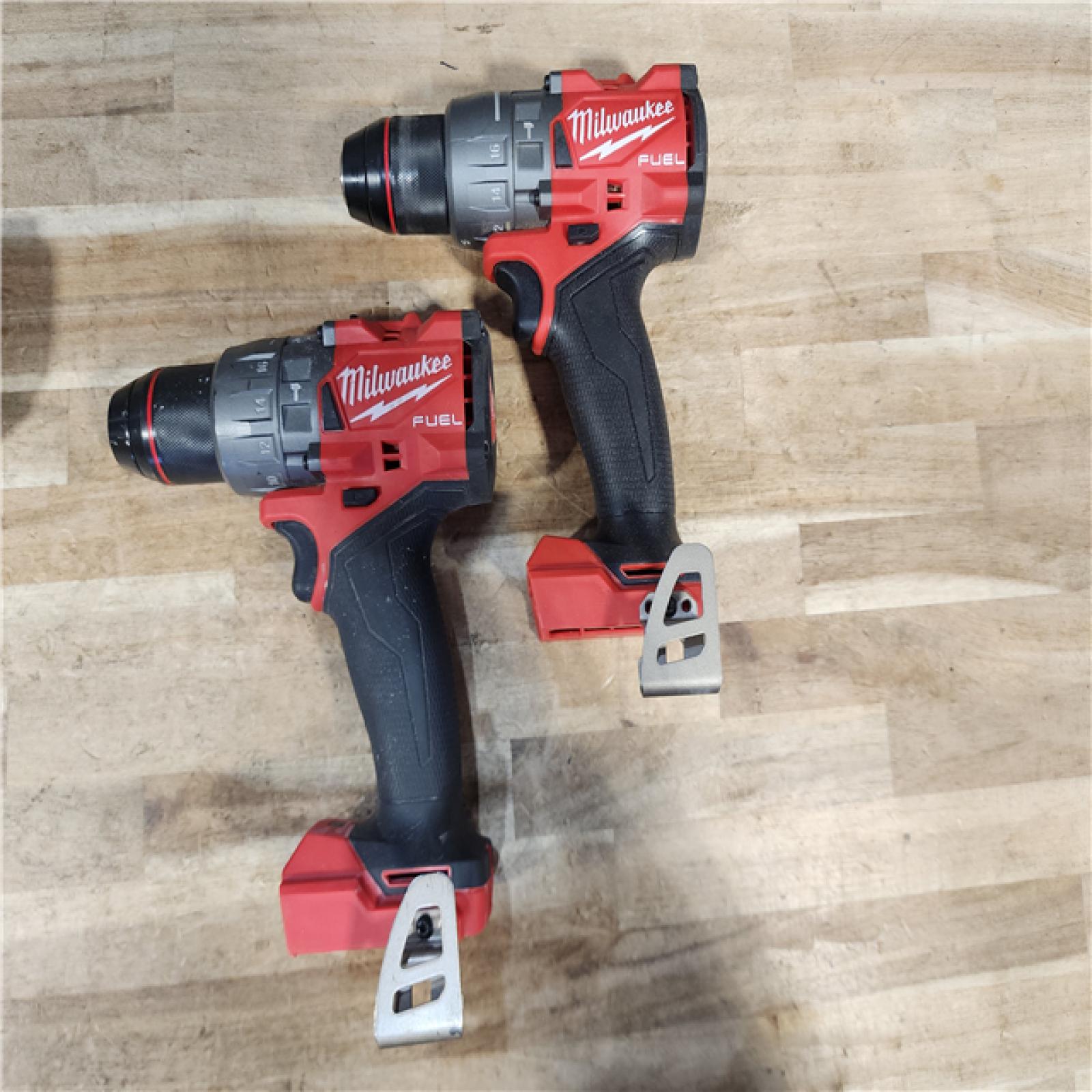HOUSTON LOCATION - AS-IS MILWAUKEE 2 TOOL COMBO KIT W/ (2) BATTERY & CHARGER