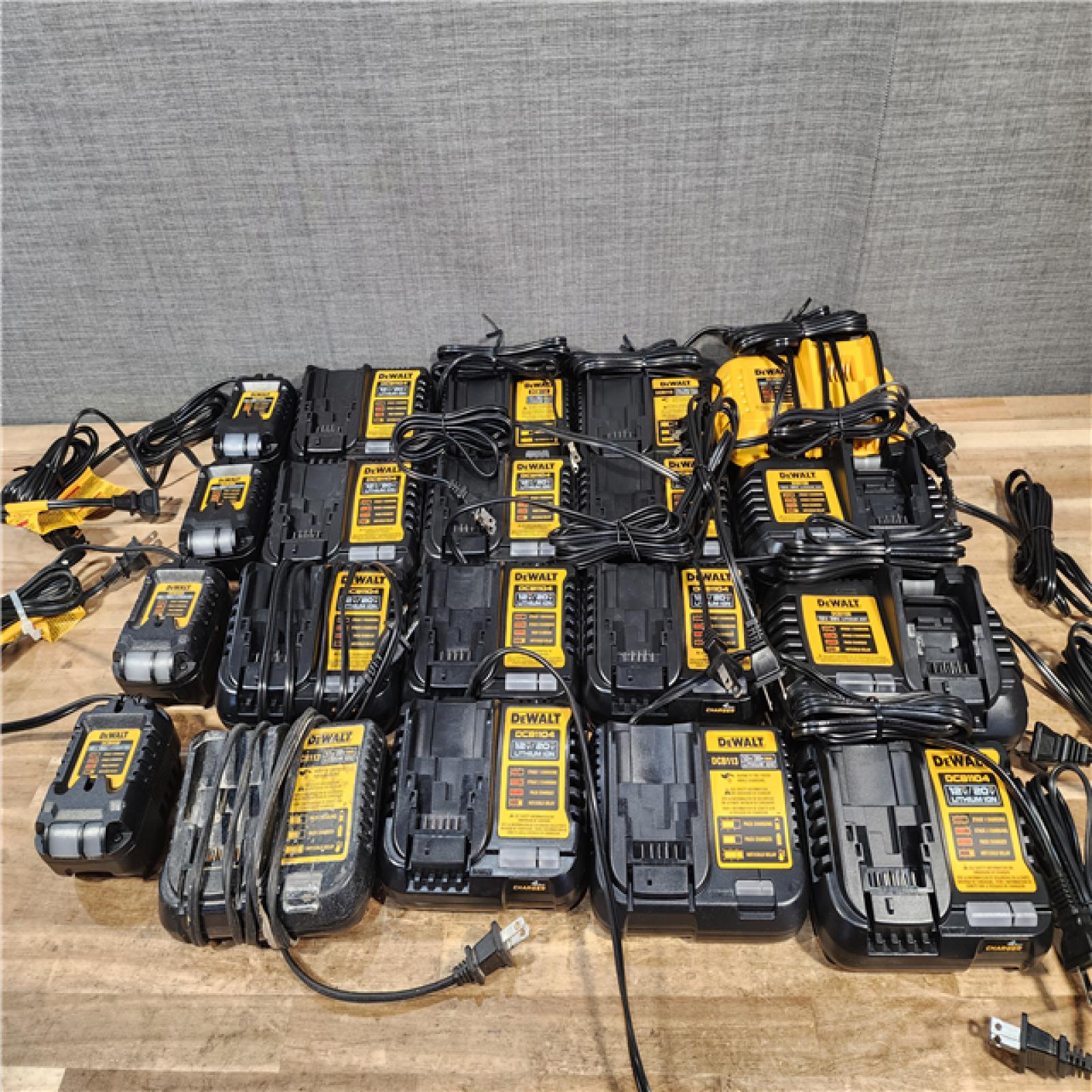 HOUSTON LOCATION - AS-IS DEWALT BATTERY CHARGER PACK QTY - 20