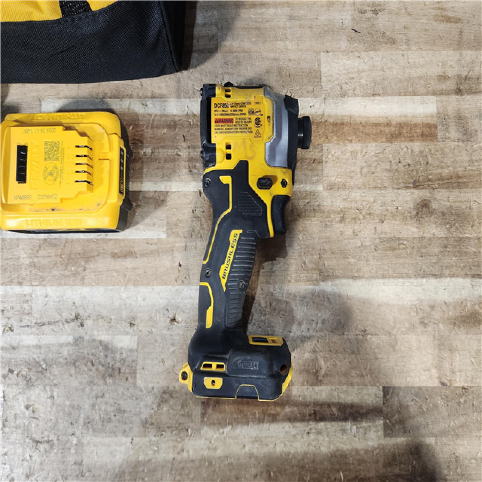 HOUSTON LOCATION - AS - IS DEWALT ATOMIC 20V MAX Lithium-Ion Cordless 1/4 in. Brushless Impact Driver Kit
