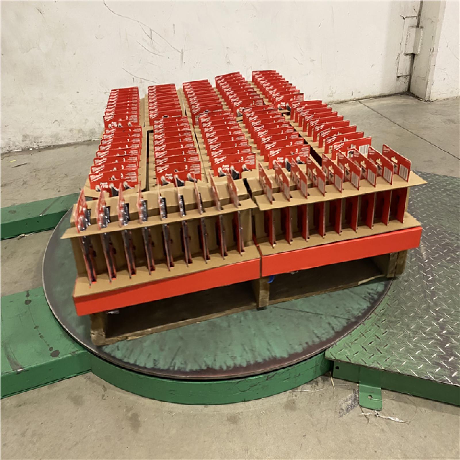 Dallas Location - NEW-  Milwaukee FASTBACK Compact Folding Utility Knife Pallet