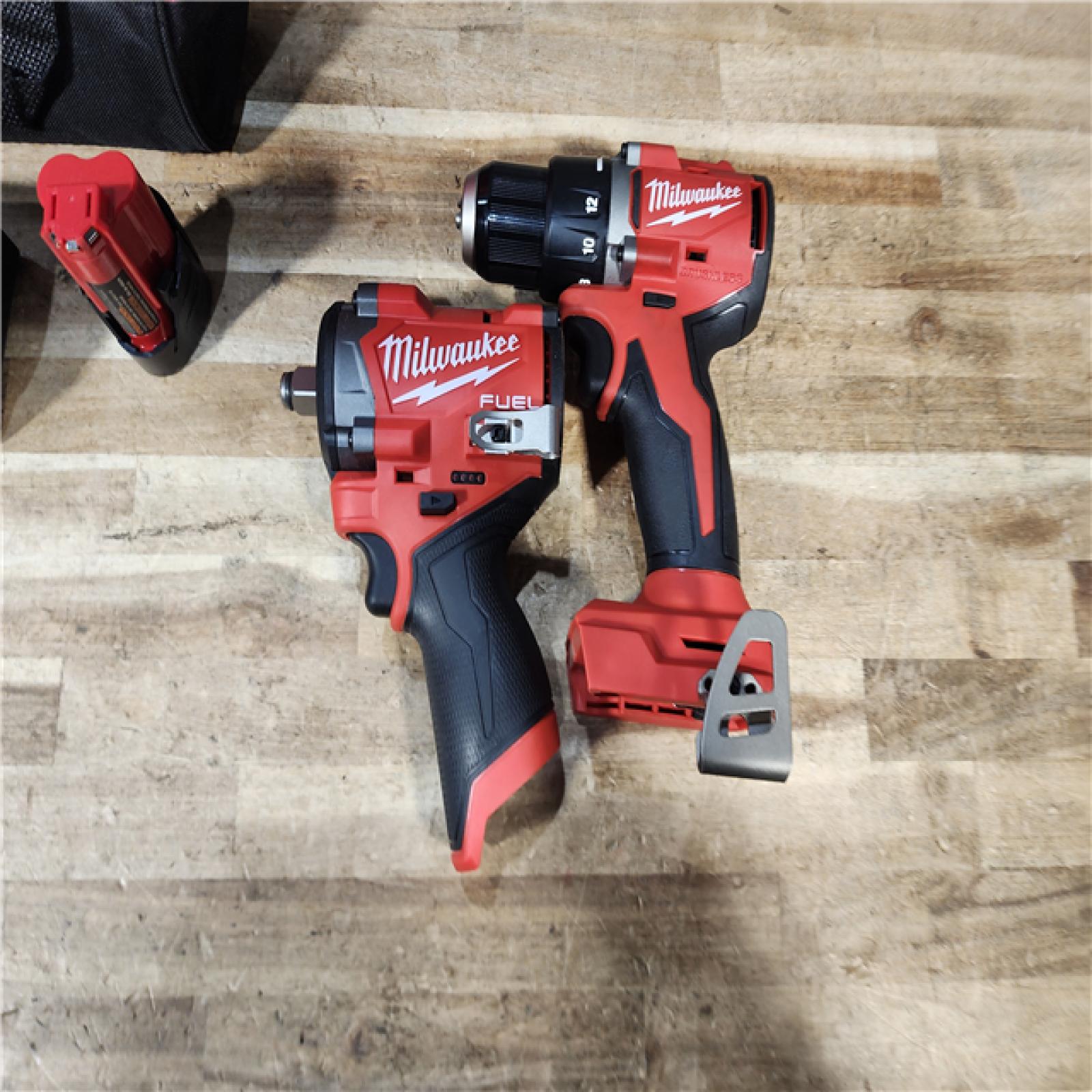 HOUSTON LOCATION - AS - IS Milwaukee 2 Tool Combo Kit W/ (2) Battery & Charger