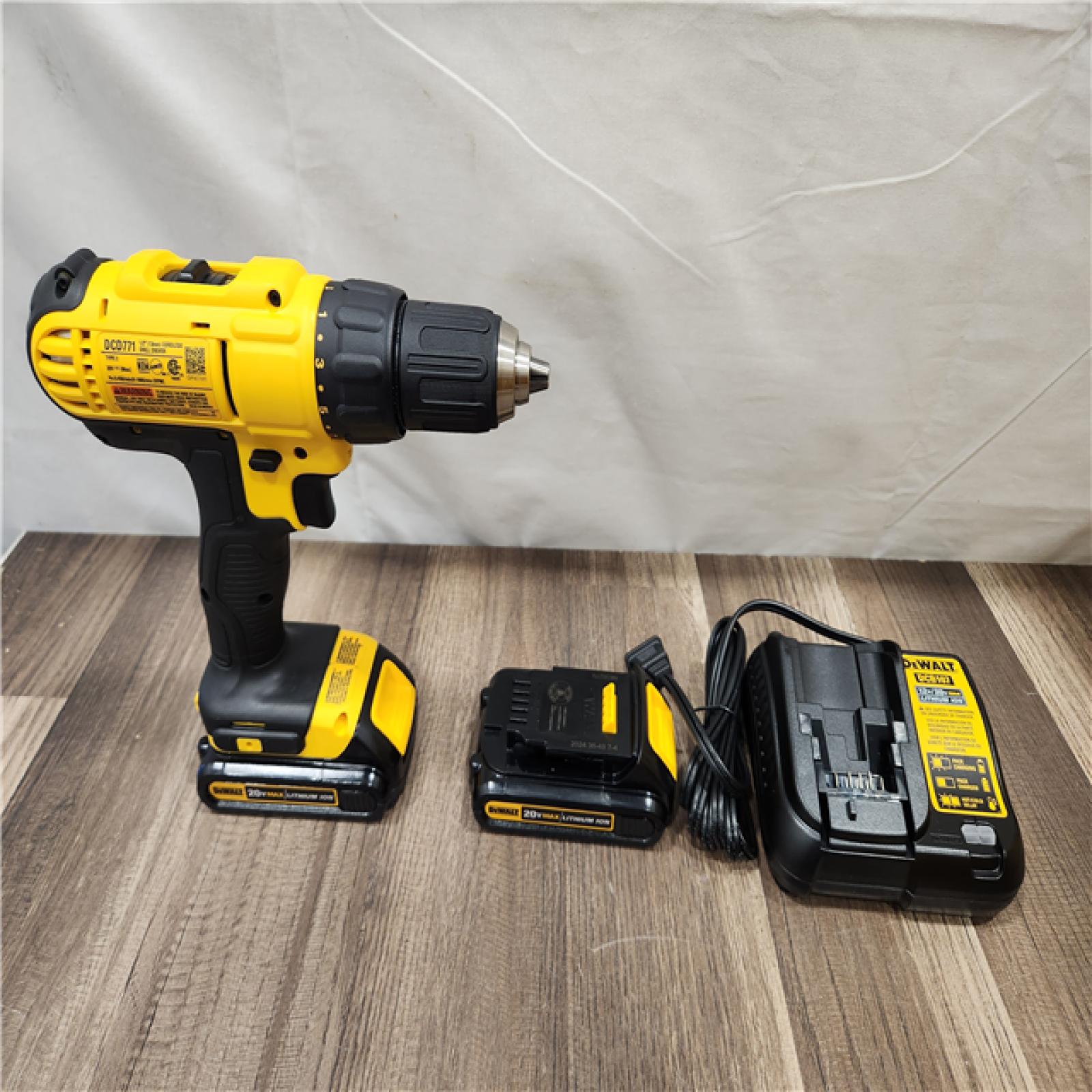 AS-IS- DEWALT 20V MAX Cordless 1/2 in. Drill/Driver Kit (2) 20V 1.5Ah Batteries  Charger and Bag