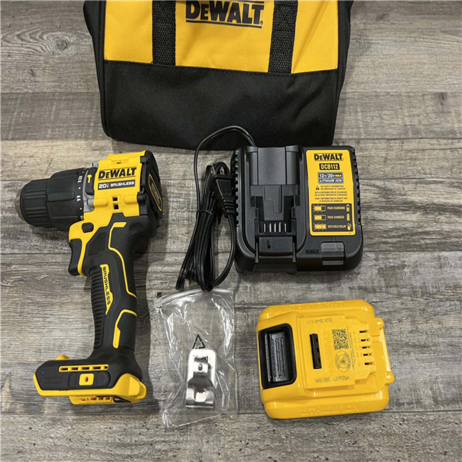 LIKE NEW - DEWALT ATOMIC 20V Cordless 1/2 in. Compact Hammer Drill Kit
