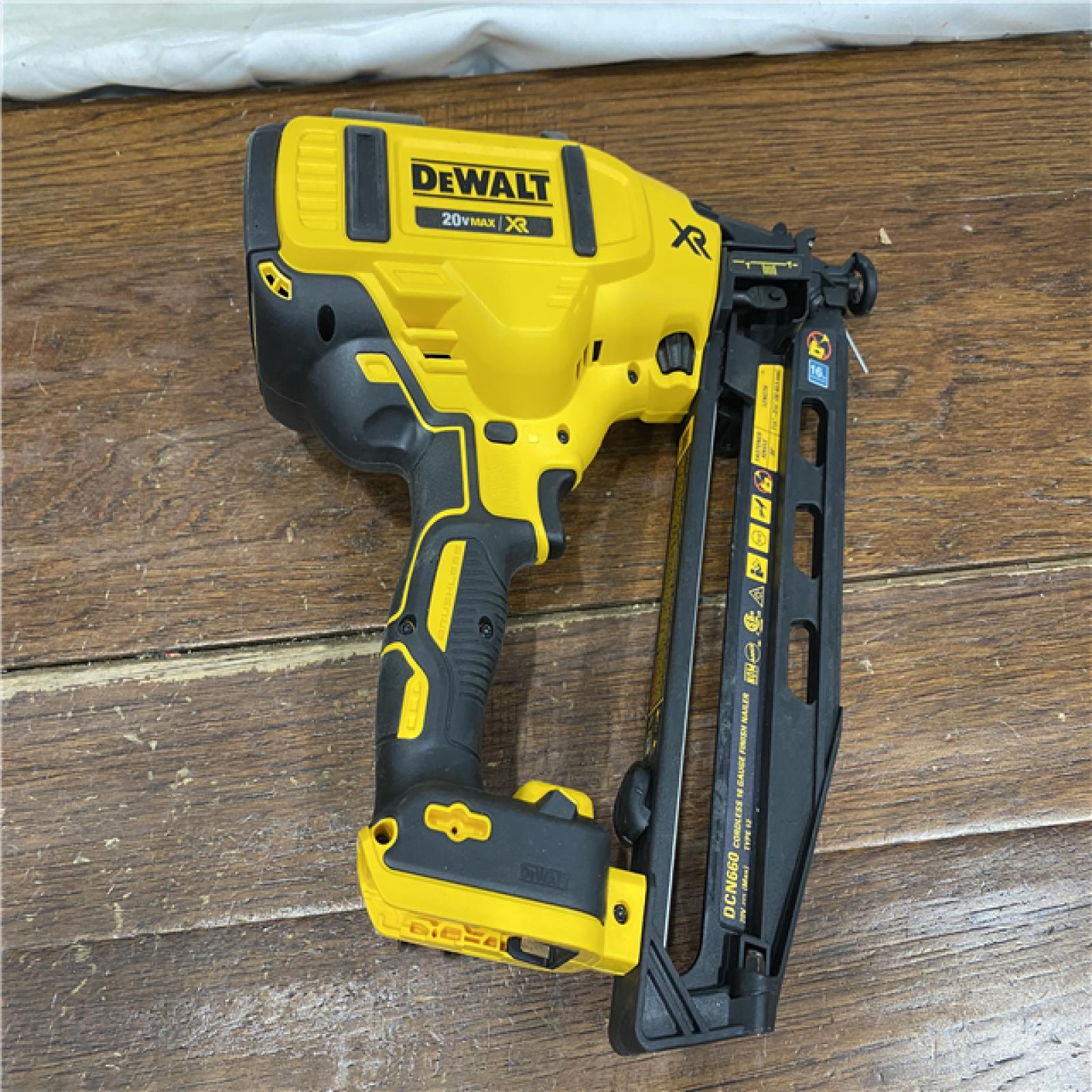 AS-IS DeWalt DCN660D1 20V 16 Gauge Cordless Angled Finish Nailer Kit W/ 2Ah Battery
