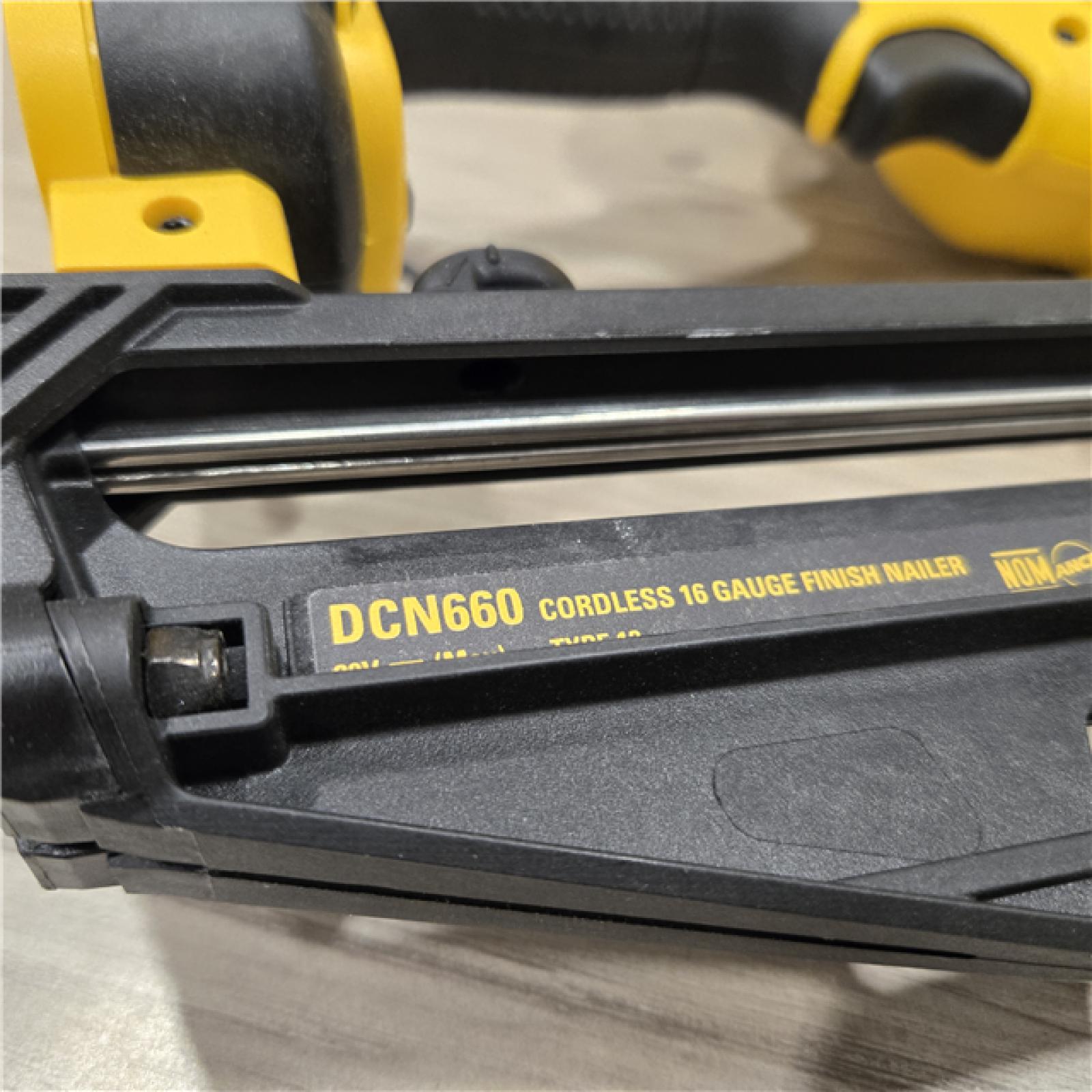 AS-IS DeWalt 20V 16 Gauge Cordless Angled Finish Nailer Kit