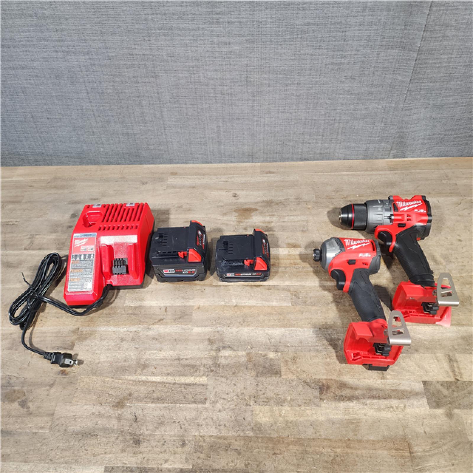 HOUSTON LOCATION - AS-IS MILWAUKEE 2 TOOL COMBO KIT W/ (2) BATTERY & CHARGER