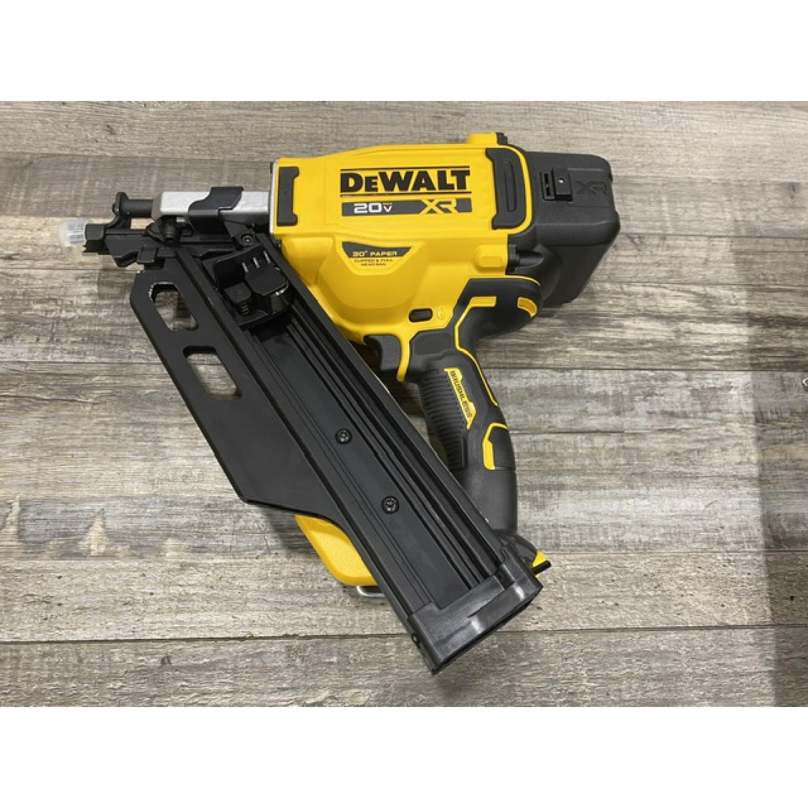 AS-IS DEWALT 20-Volt 30° Cordless Framing Nailer Kit