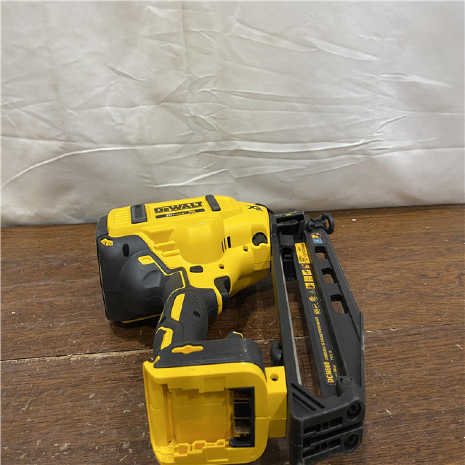 AS-IS DEWALT 20-Volt 21° Cordless Framing Nailer (Tool-Only)
