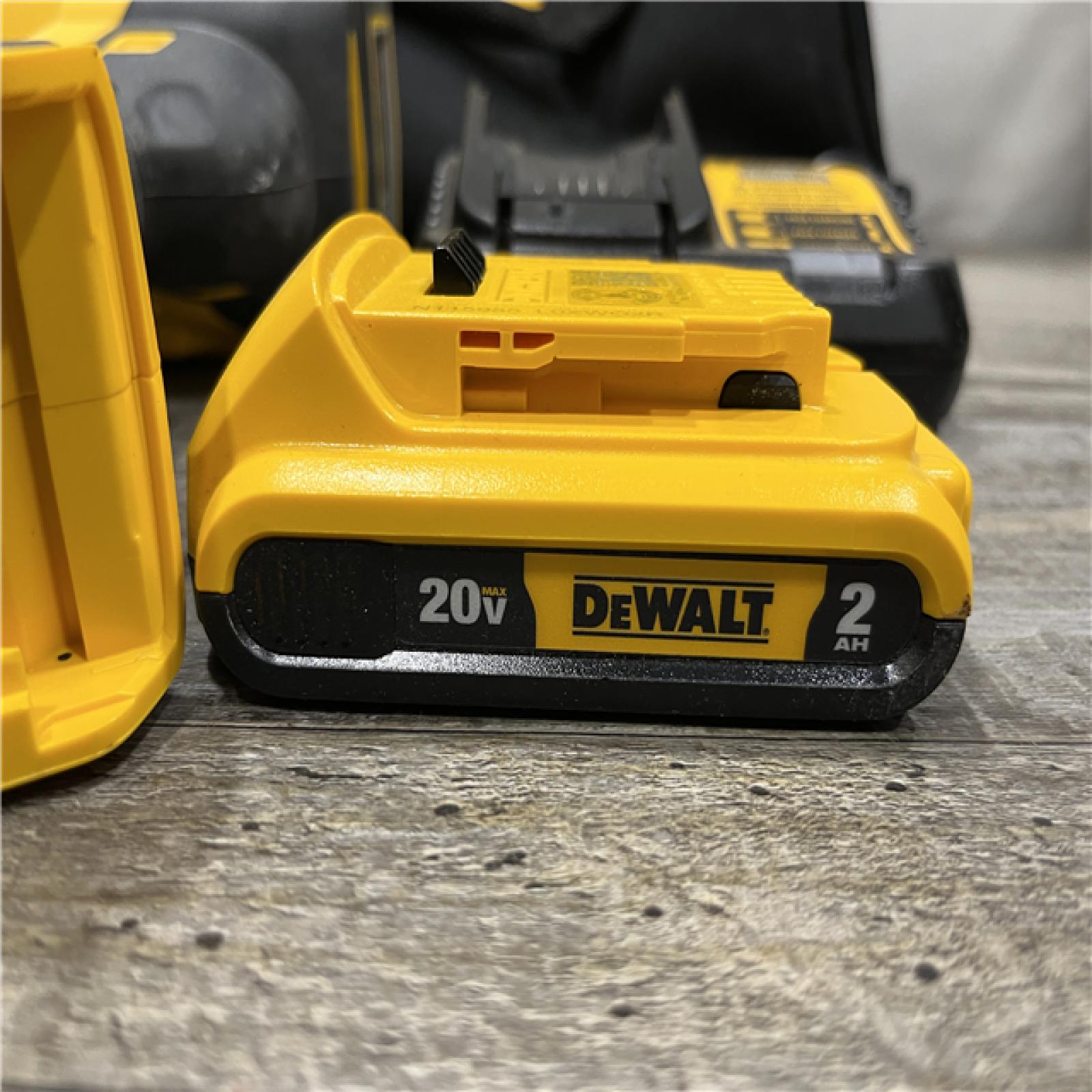 AS-IS DEWALT 20V MAX XR Lithium-Ion Cordless 2-1/2 in. 15-Gauge Finish Nailer Kit