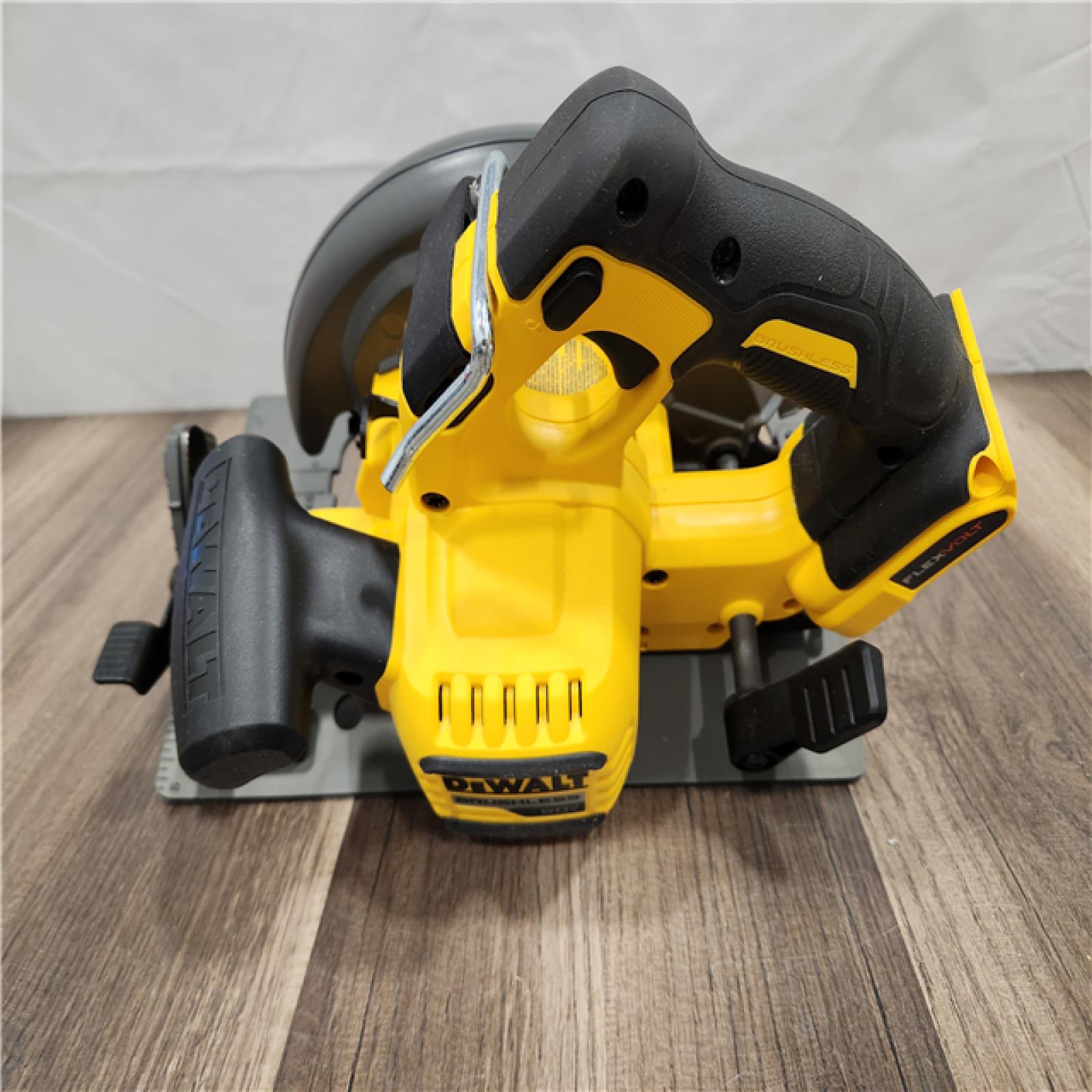 AS-IS DeWALT Flexvolt Max 7-1/4 60V Brushless Circular Saw (Tool Only)
