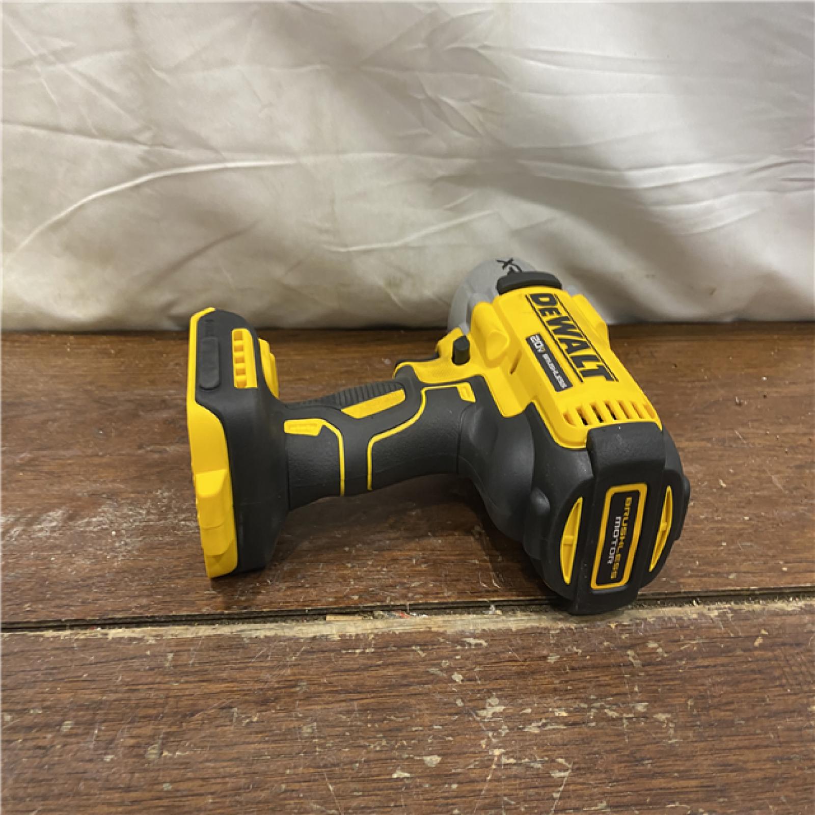 AS-IS Dewalt 20V MAX Lithium-Ion Cordless 1/2 in. Impact Wrench Kit