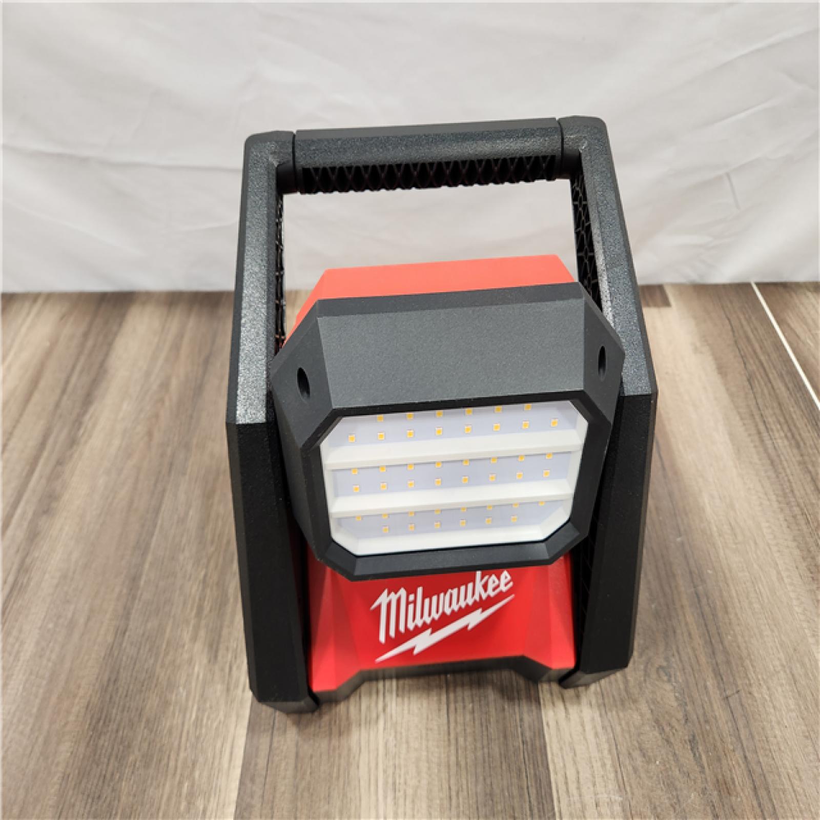 AS-IS - Milwaukee M18 ROVER Dual Power Flood Light
