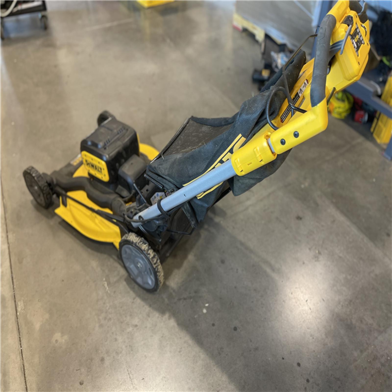 AS-IS - DeWalt 2x20V MAX 21 in. Cordless Battery Powered Self Propelled Lawn Mower Kit