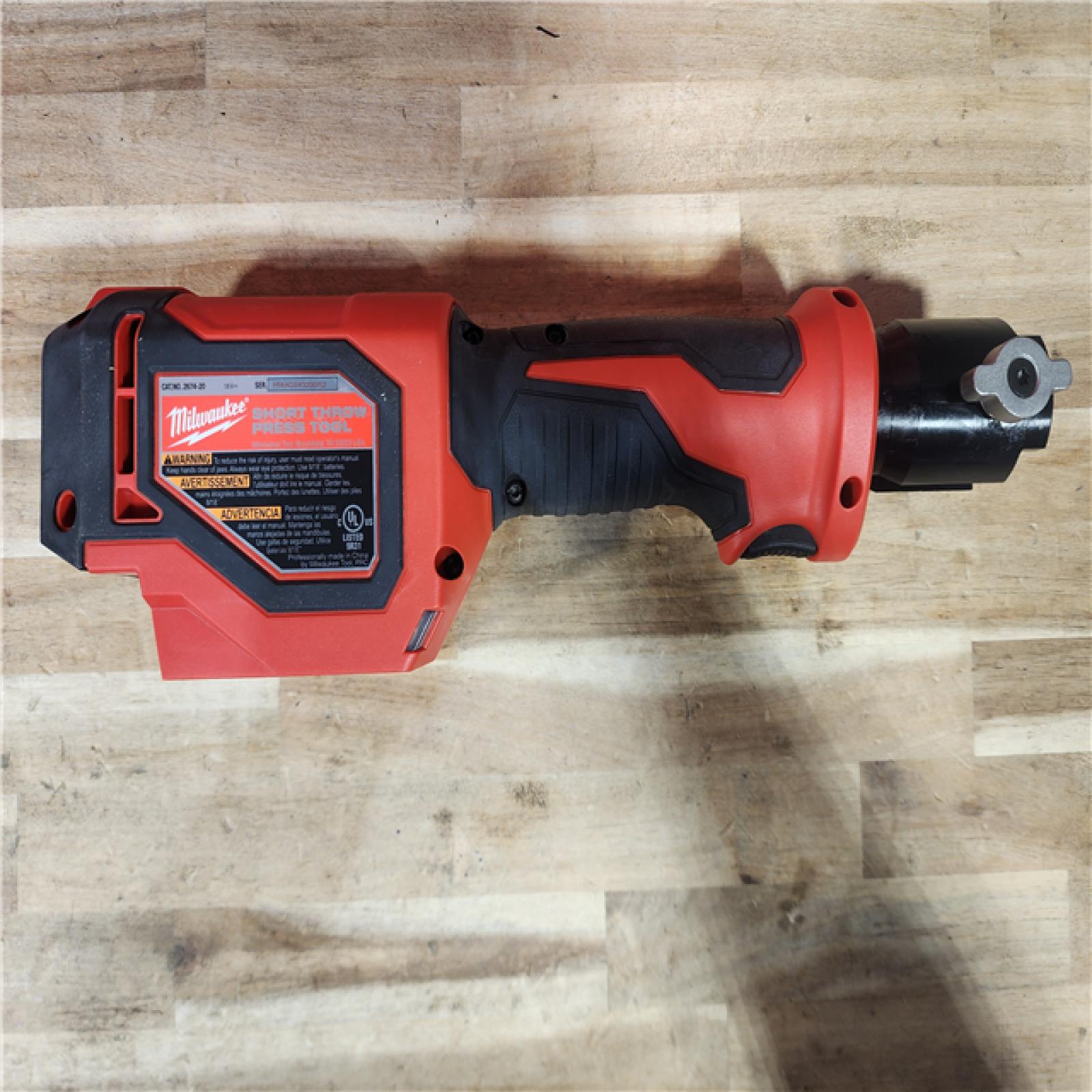 HOUSTON LOCATION - AS-IS (APPEARS LIKE NEW) Milwaukee 18V Lithium-Ion Cordless Short Throw Press Tool with 3 PEX Crimp Jaws Kit