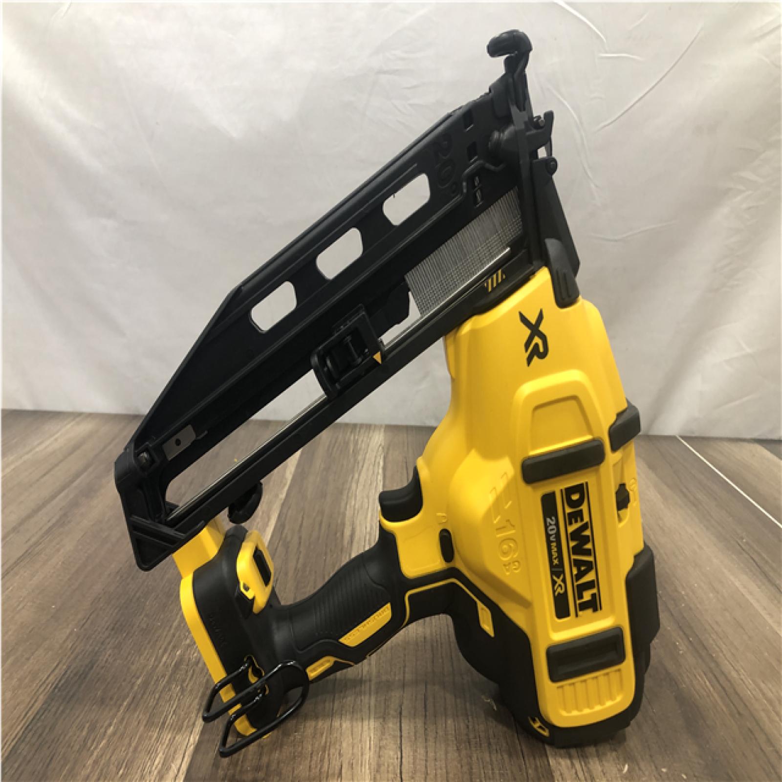 AS-IS DEWALT 20V MAX XR 16-Gauge Electric Cordless Angled Finishing Nailer Kit