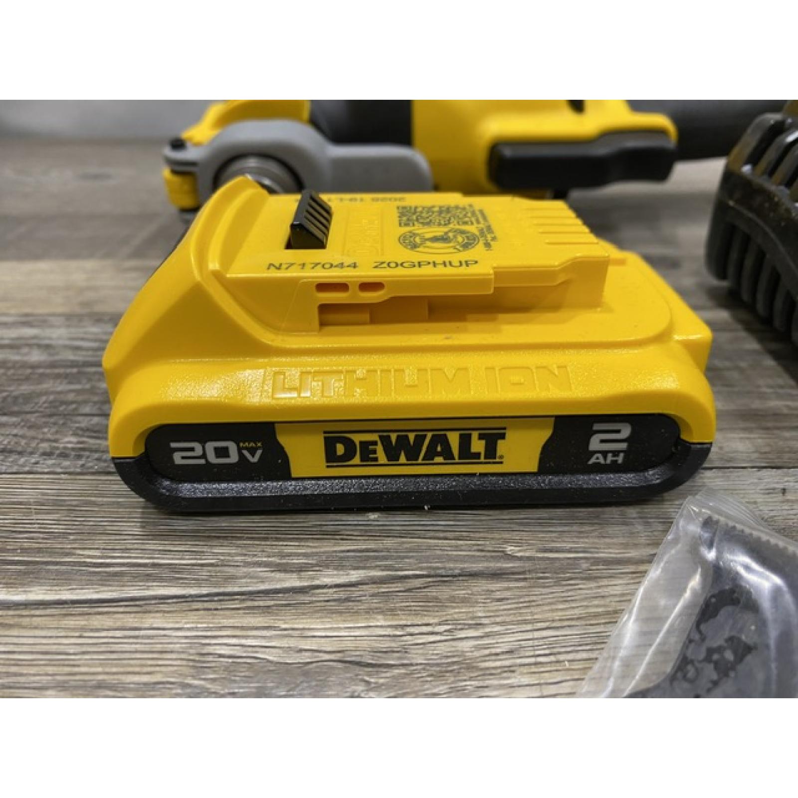 AS-IS DEWALT 20V MAX XR Cordless Brushless 3-Speed Oscillating Multi Tool Kit